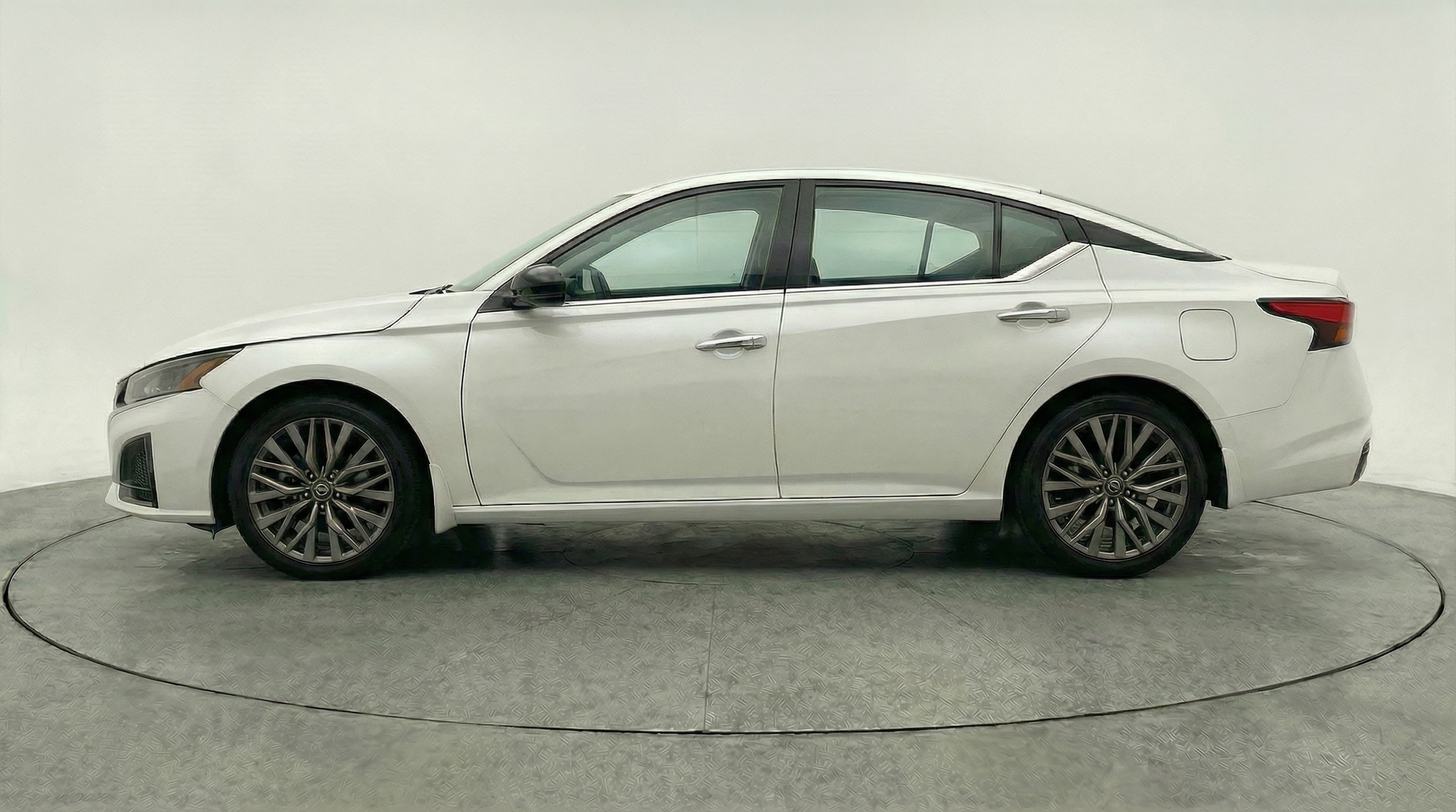 Thumbnail: 2025 Nissan Altima - 4