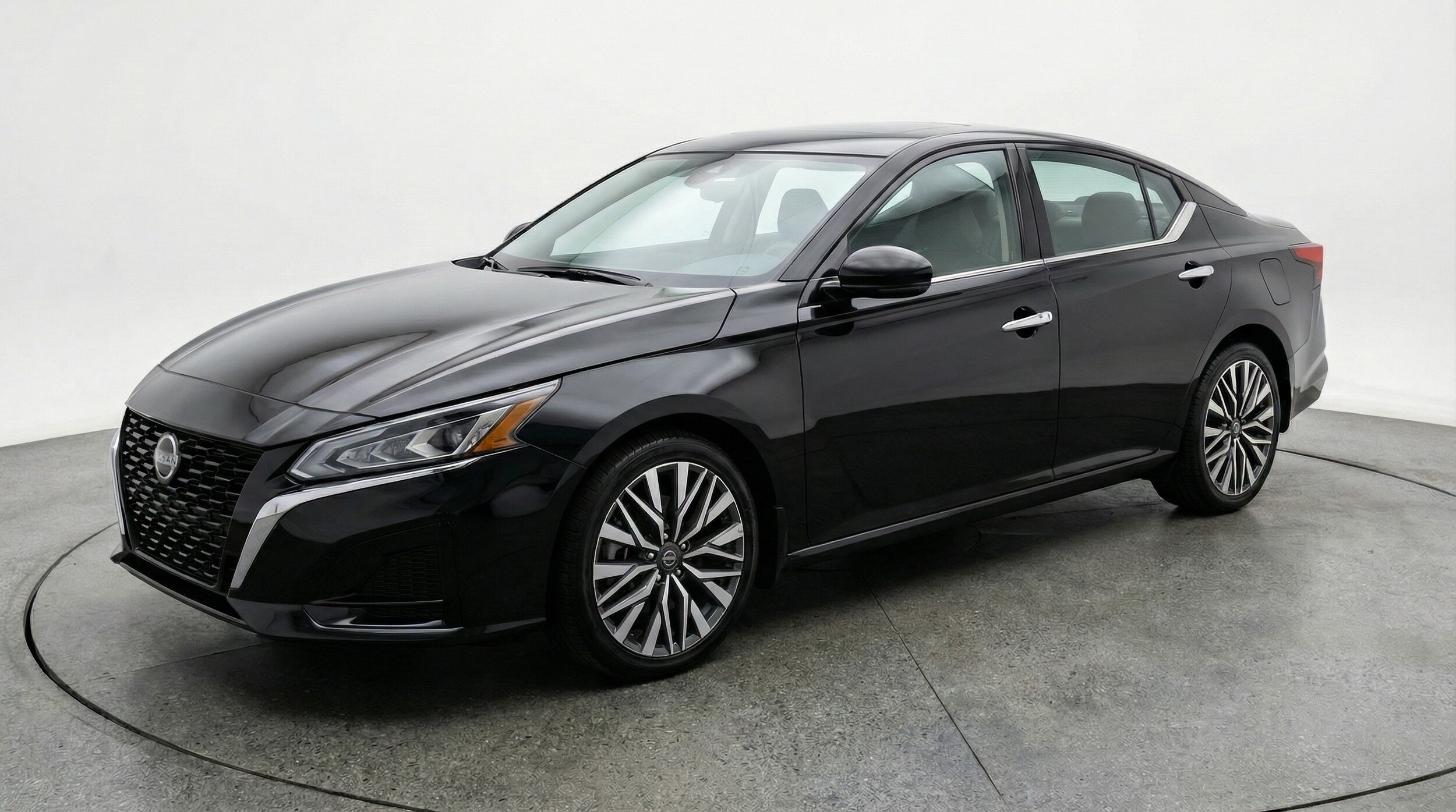 Thumbnail: 2025 Nissan Altima - 3