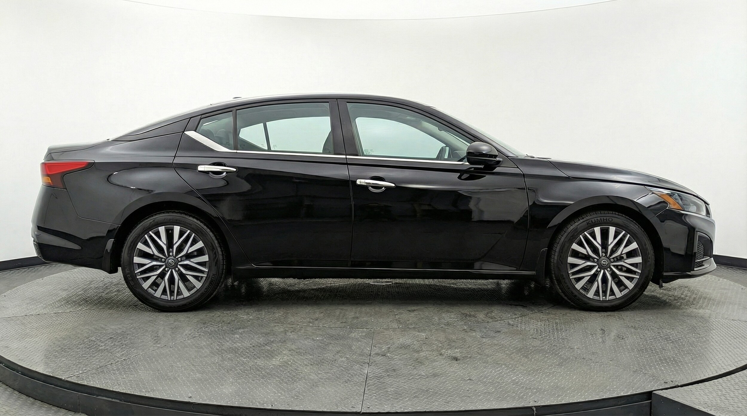 Thumbnail: 2025 Nissan Altima - 8