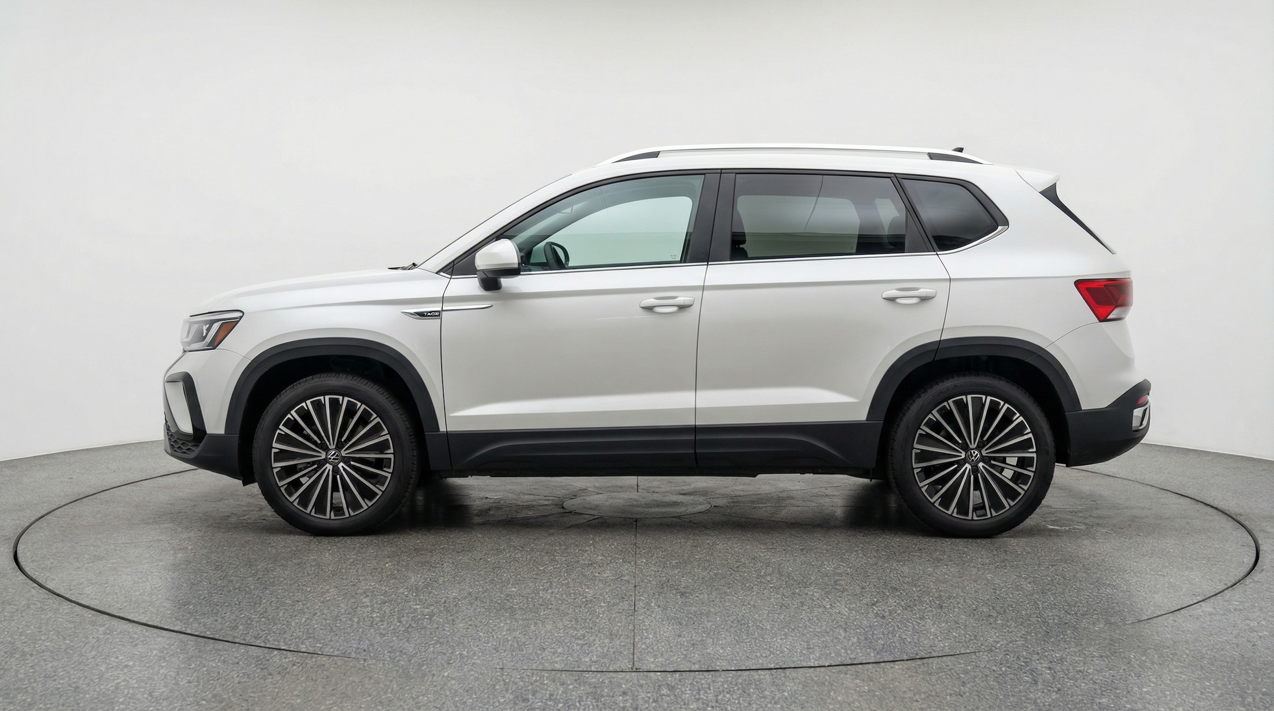 Thumbnail: 2025 Volkswagen Taos - 4
