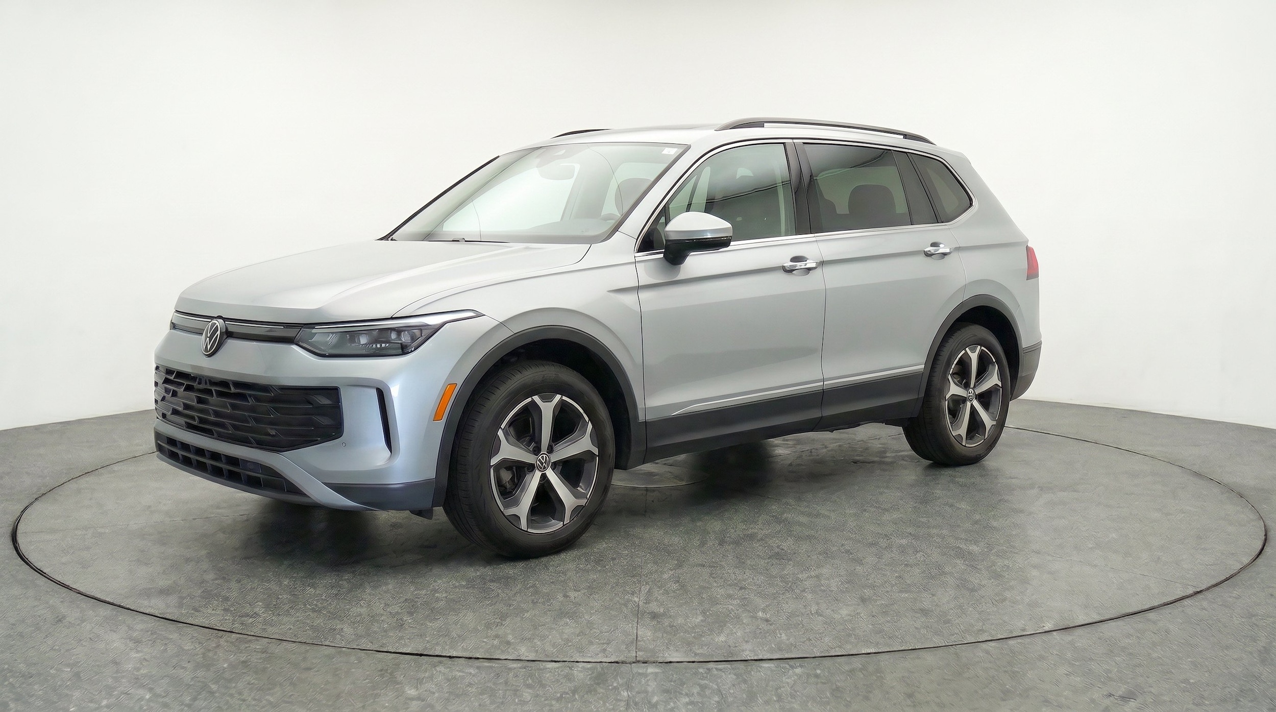 Thumbnail: 2026 Volkswagen Tiguan - 3