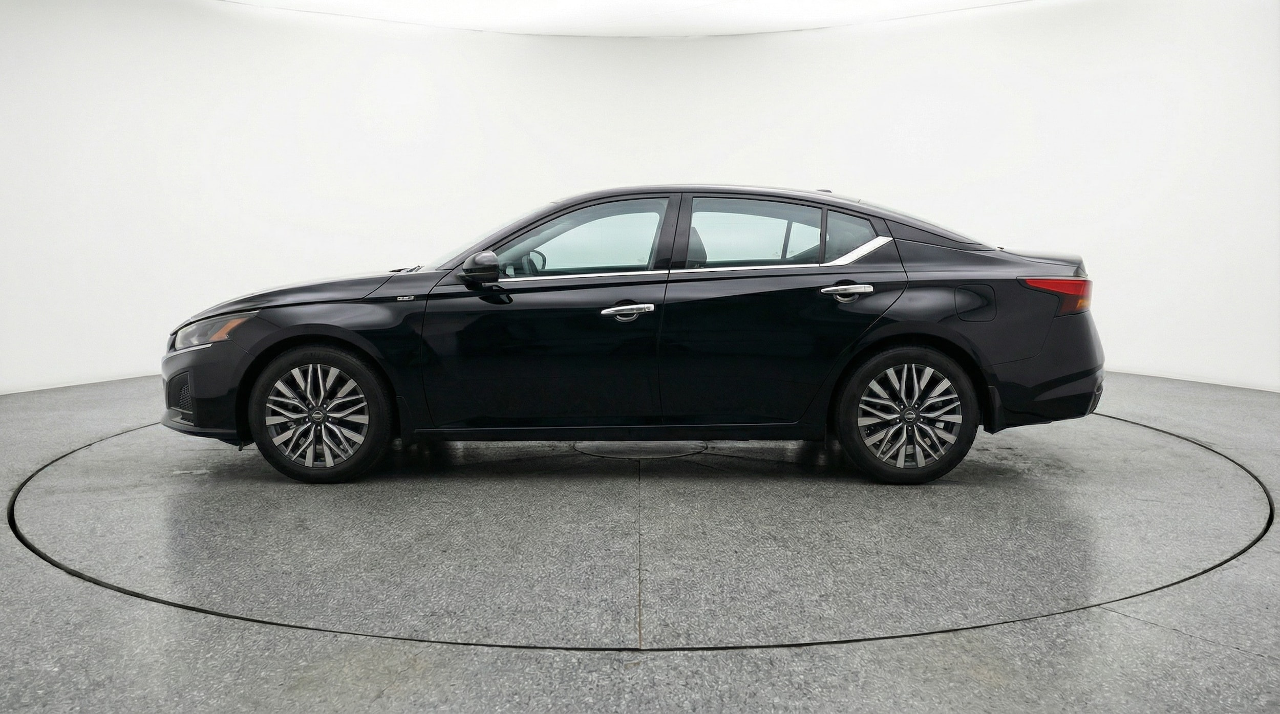 Thumbnail: 2025 Nissan Altima - 4