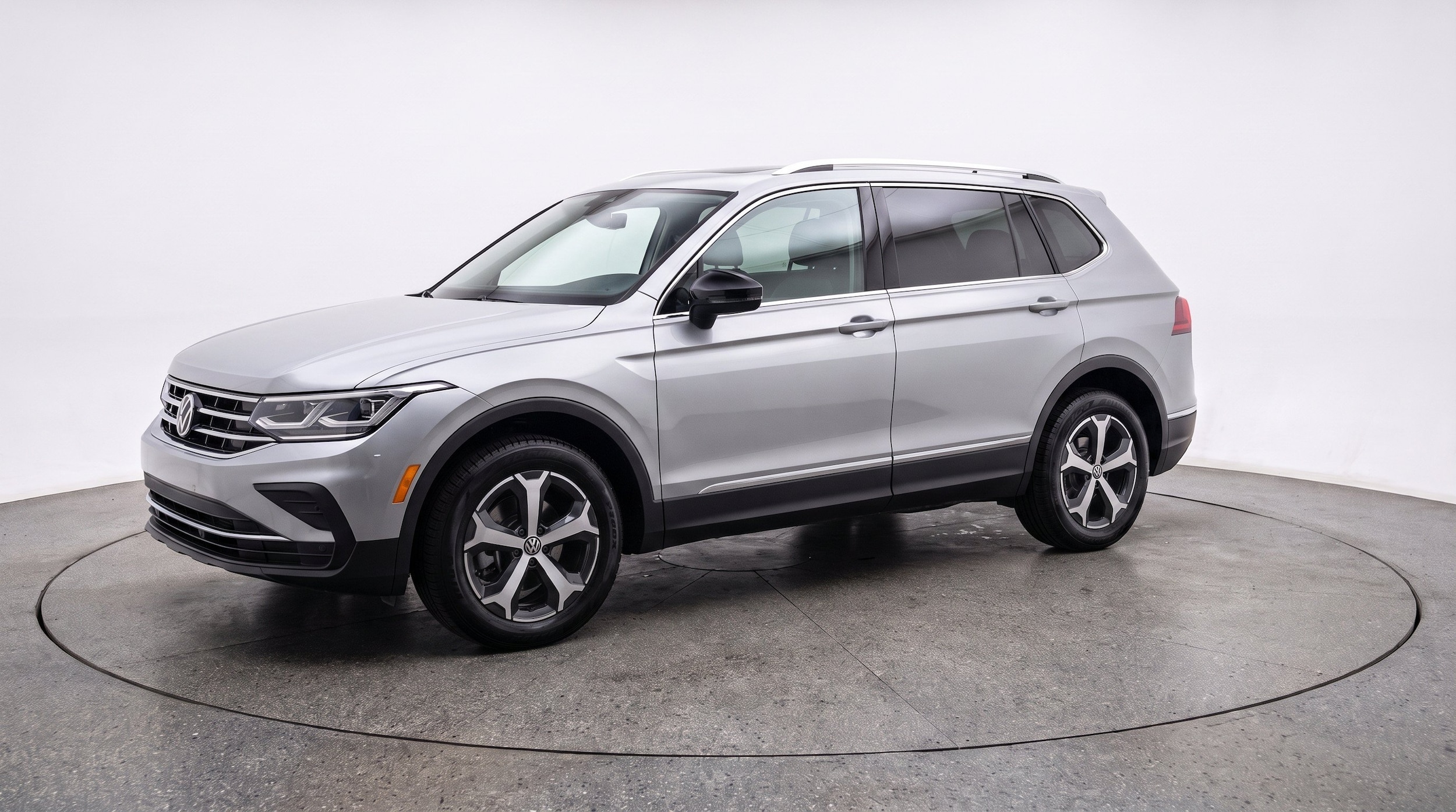 Thumbnail: 2026 Volkswagen Tiguan - 3