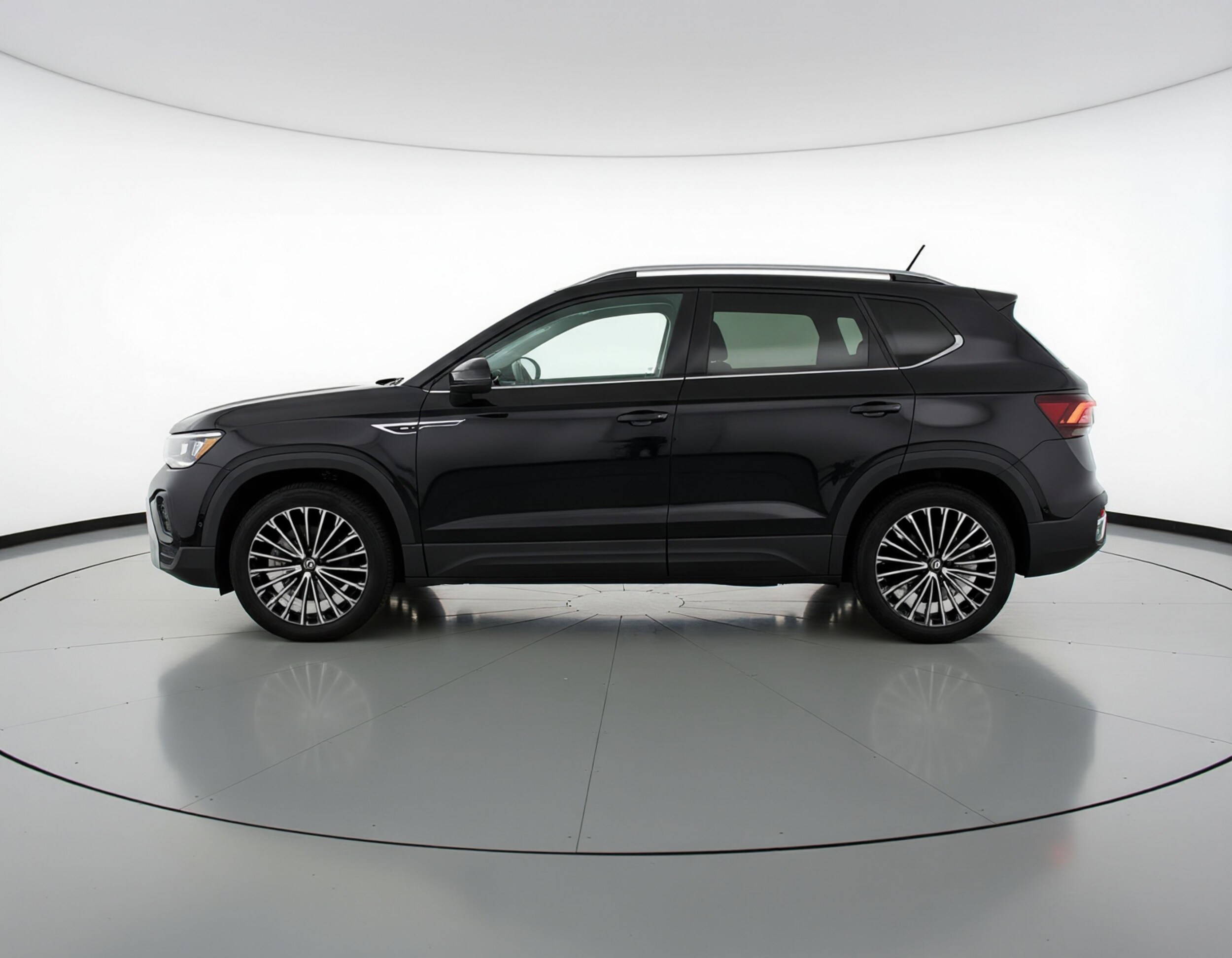 Thumbnail: 2025 Volkswagen Taos - 4