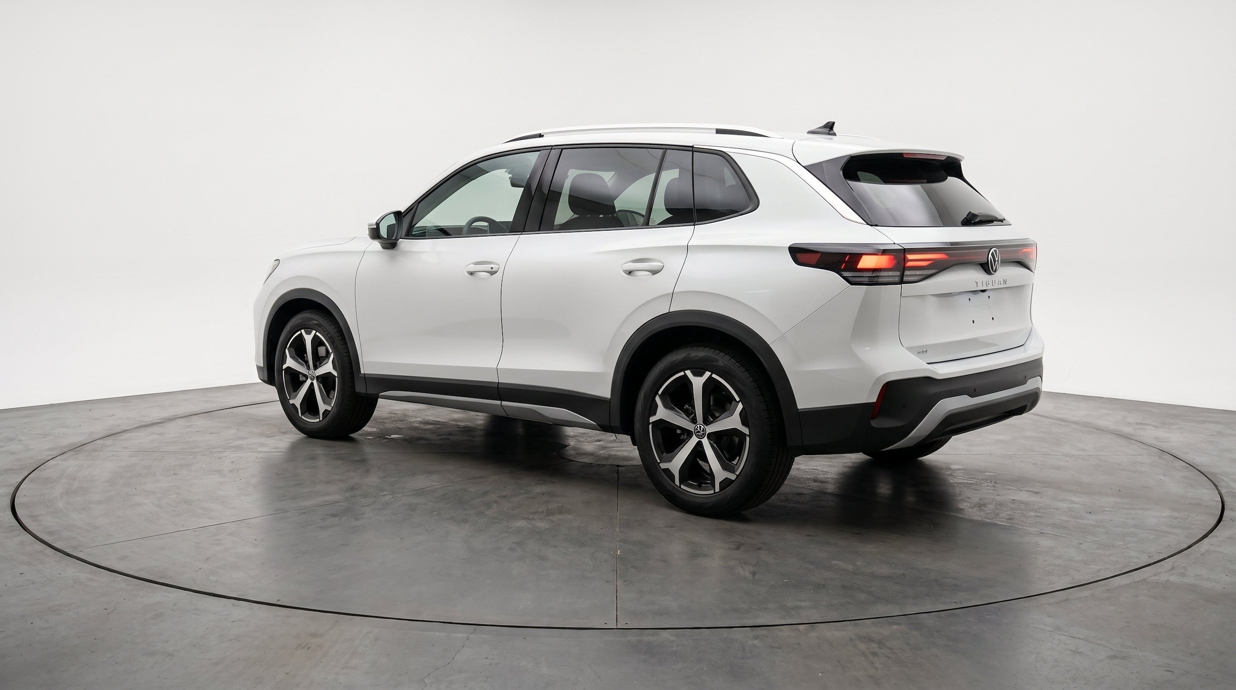 Thumbnail: 2026 Volkswagen Tiguan - 6