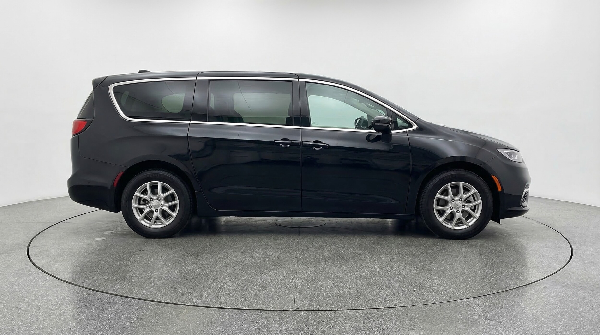 Thumbnail: 2024 Chrysler Voyager - 8