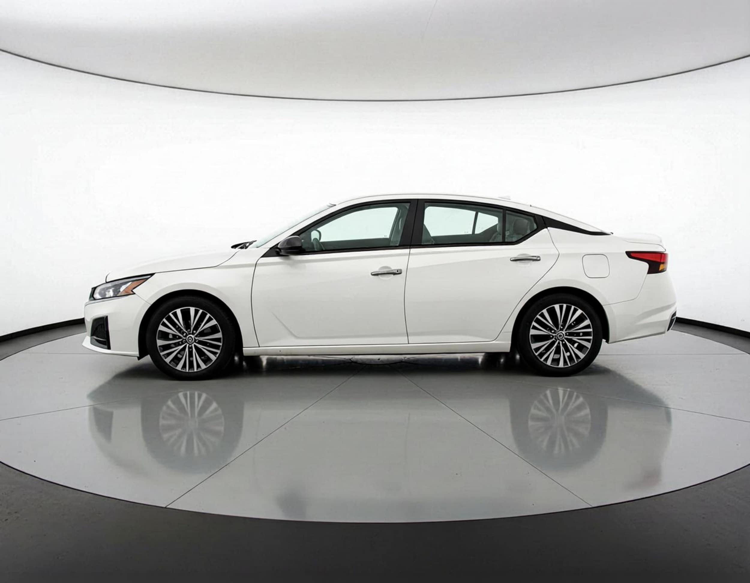 Thumbnail: 2025 Nissan Altima - 4