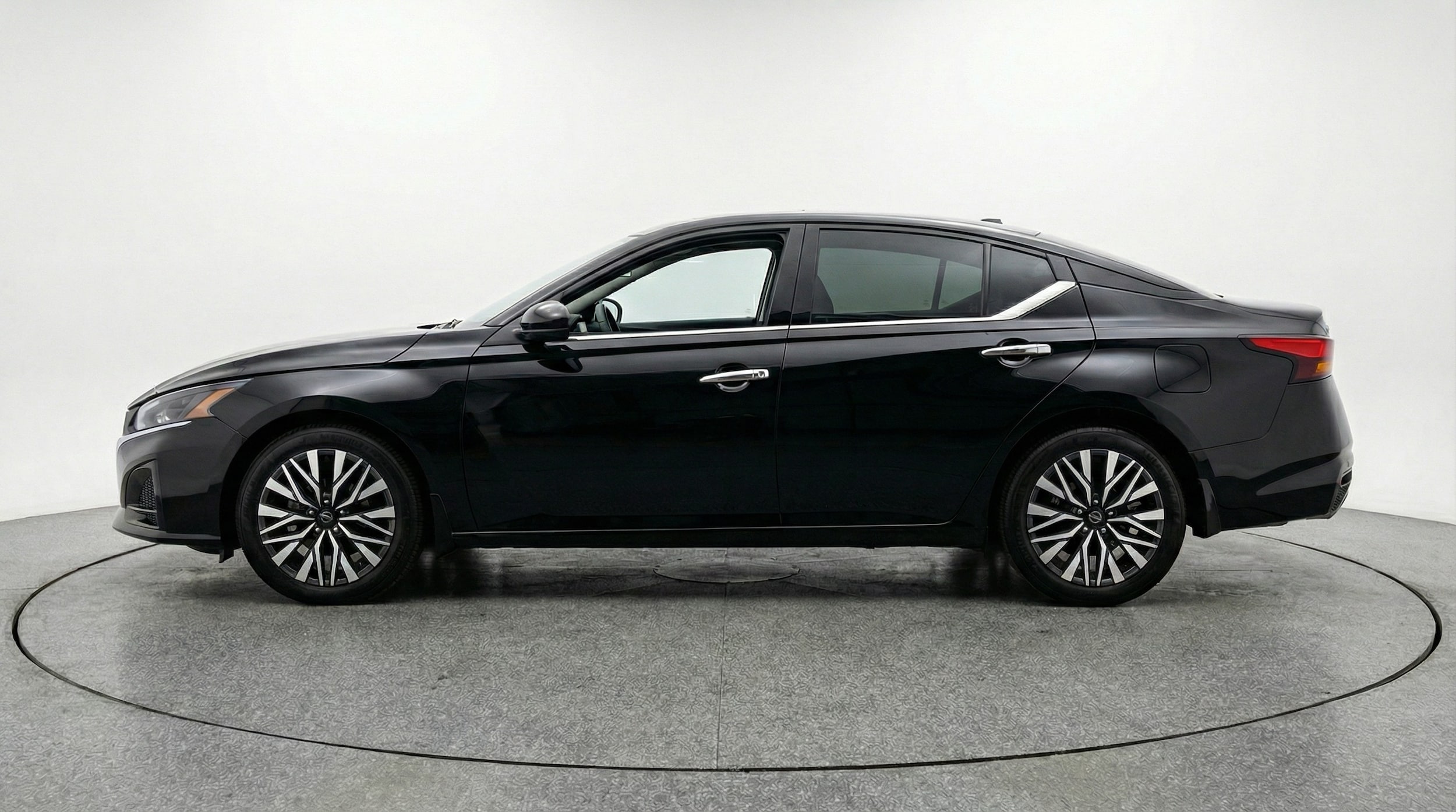 Thumbnail: 2025 Nissan Altima - 4
