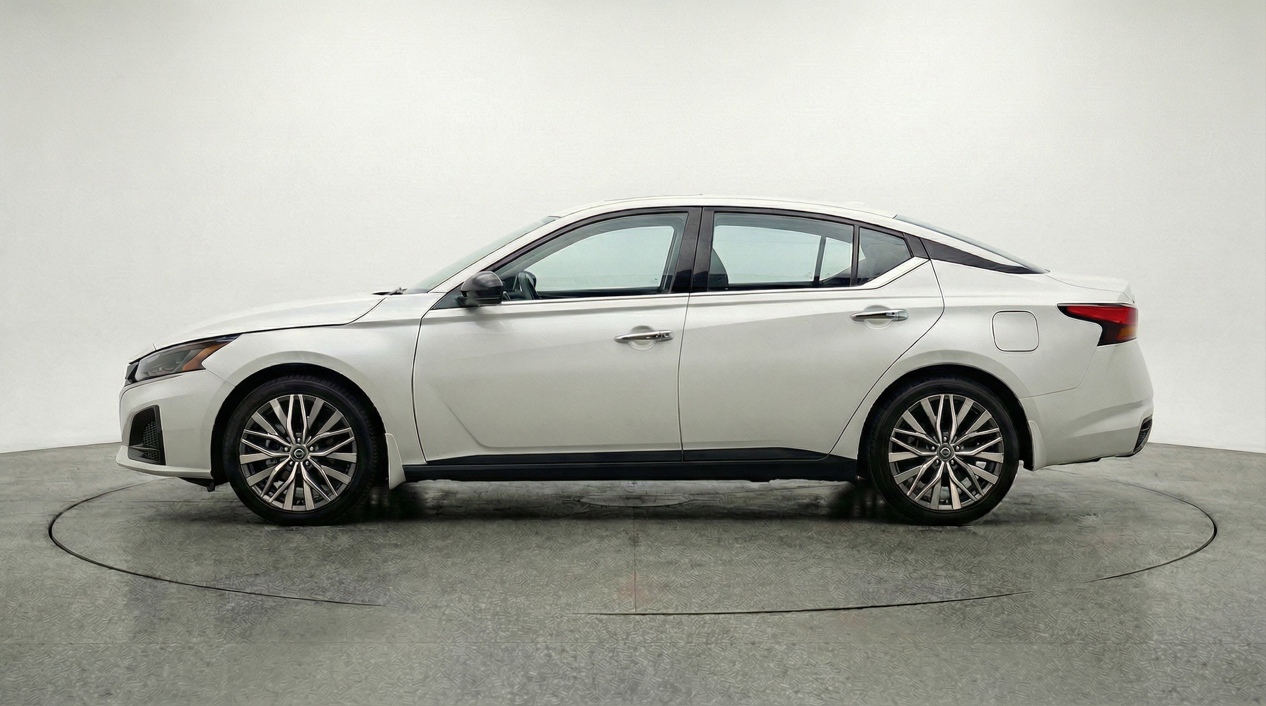 Thumbnail: 2025 Nissan Altima - 5