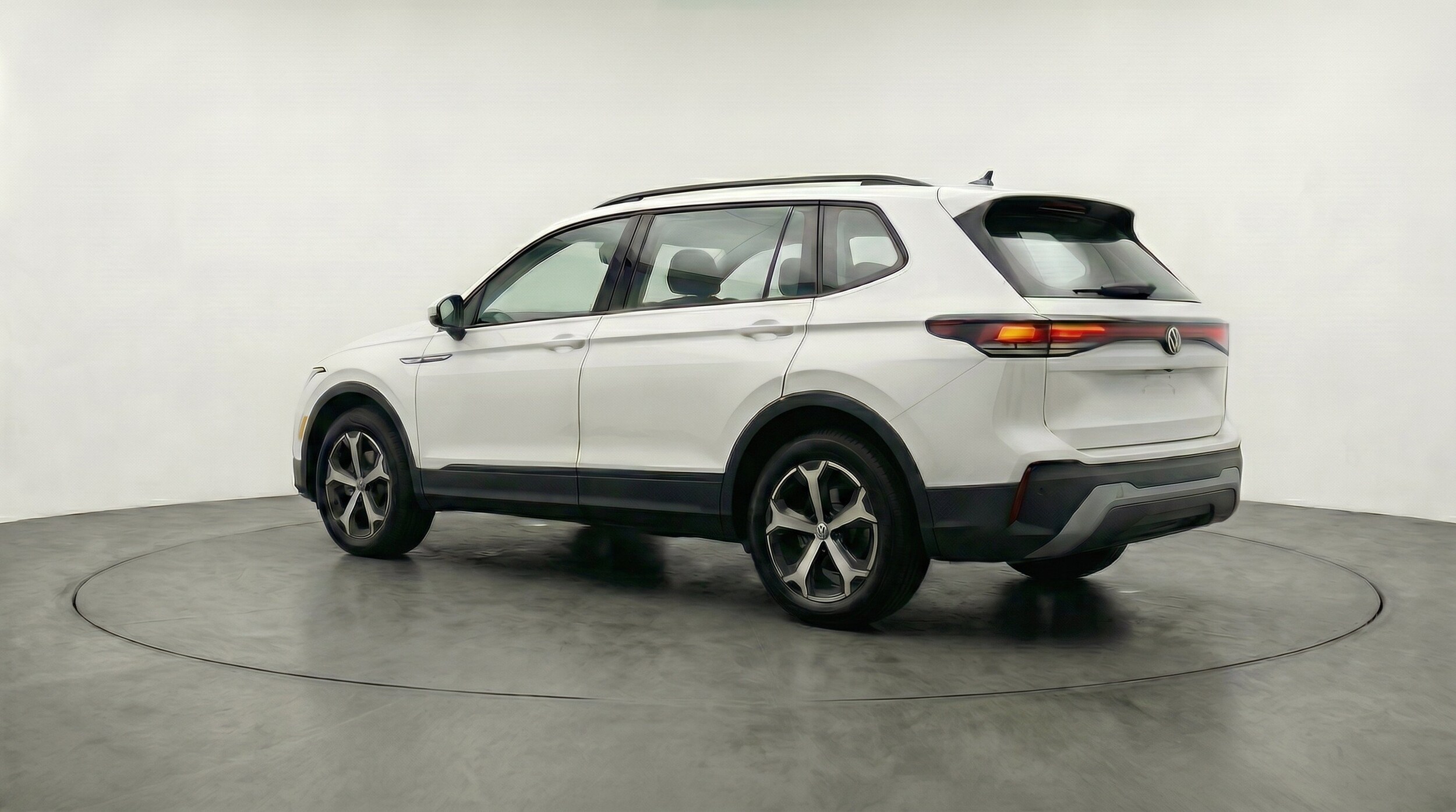 Thumbnail: 2026 Volkswagen Tiguan - 6