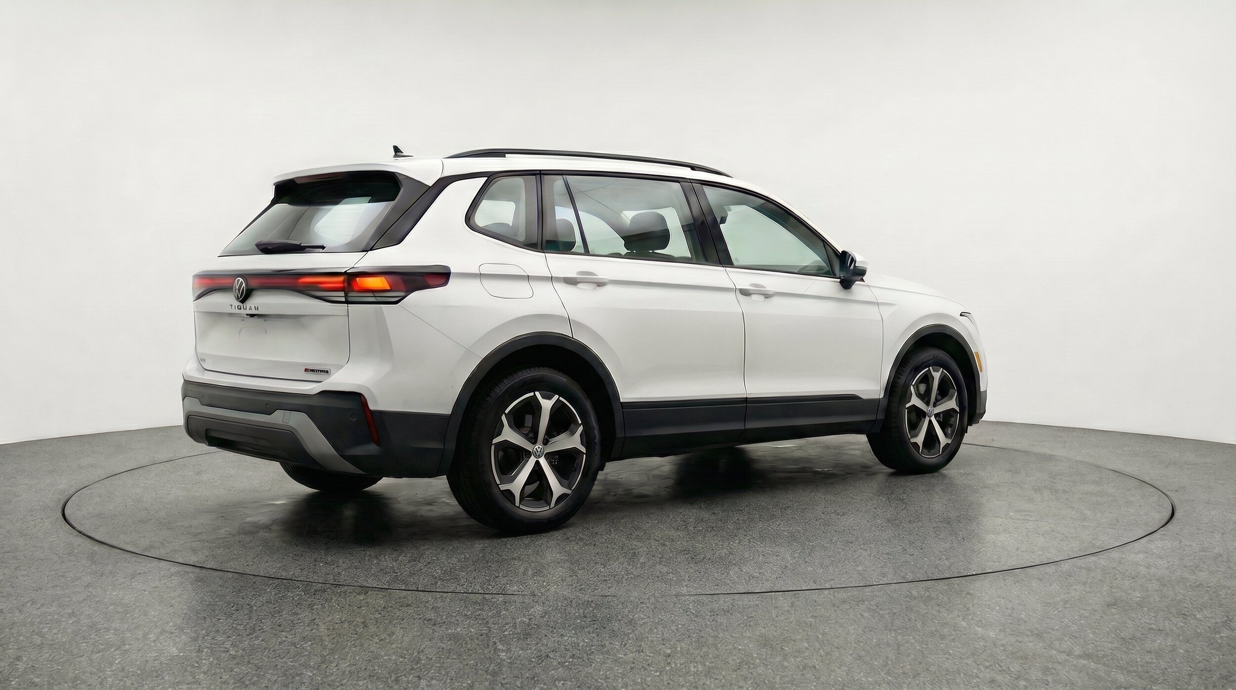 Thumbnail: 2026 Volkswagen Tiguan - 9