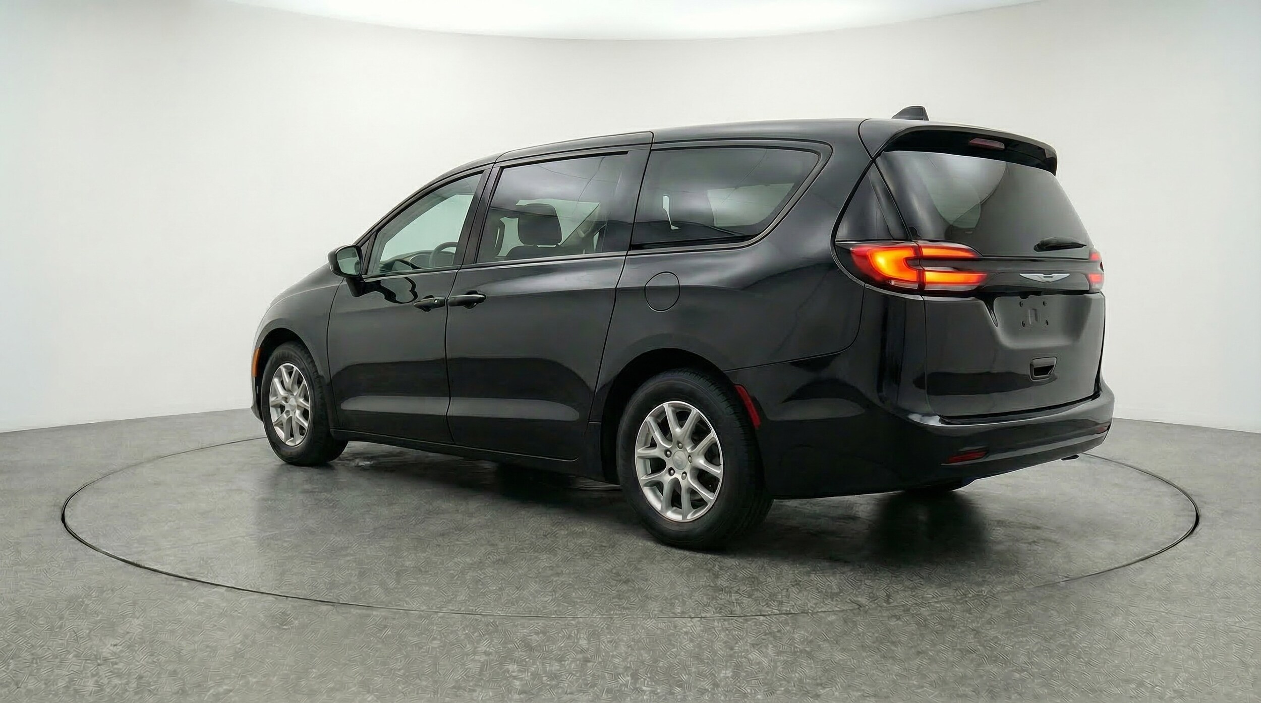 Thumbnail: 2024 Chrysler Voyager - 5