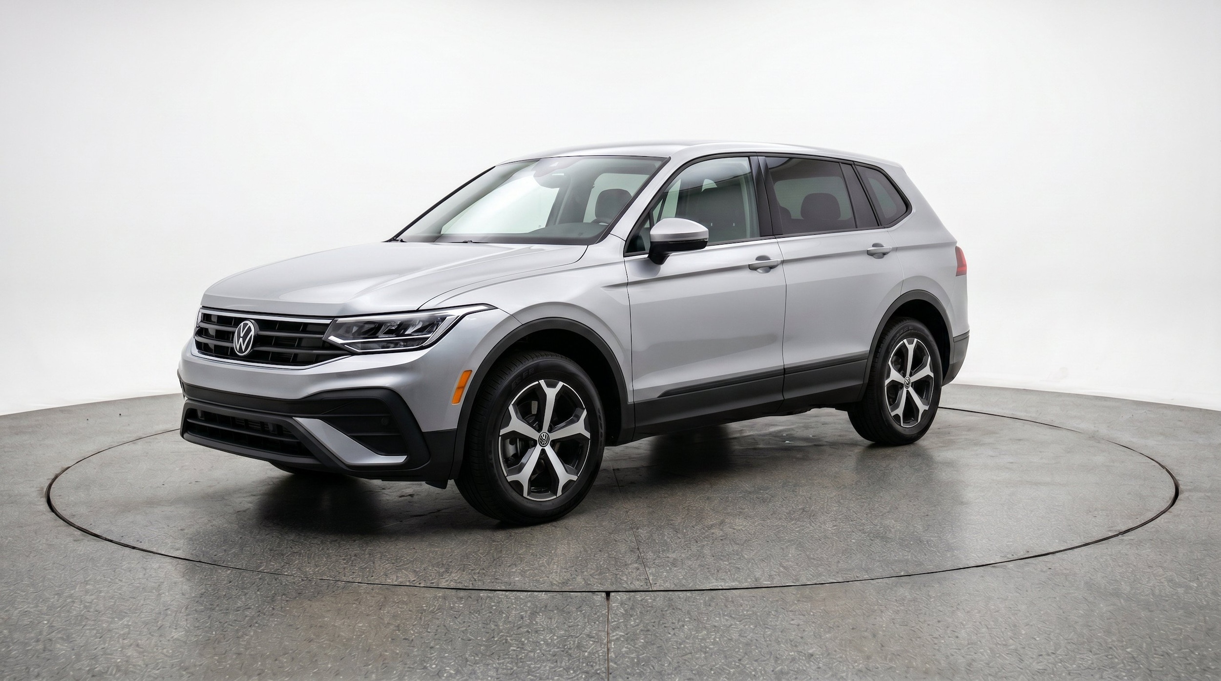 Thumbnail: 2026 Volkswagen Tiguan - 3