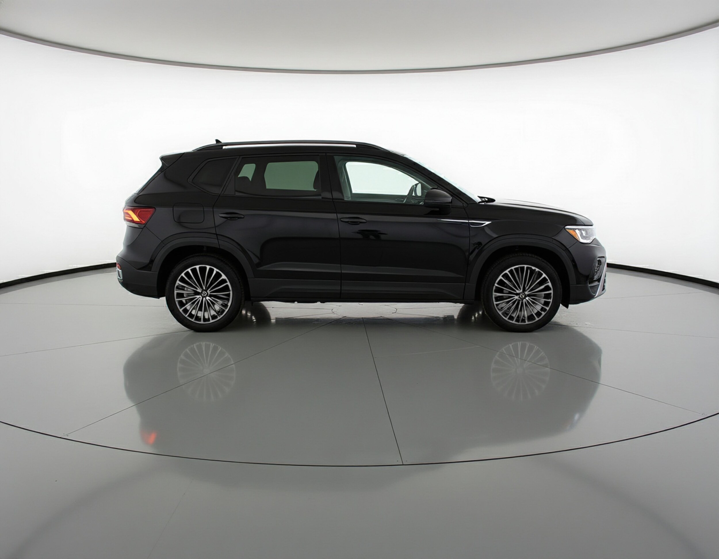 Thumbnail: 2025 Volkswagen Taos - 8