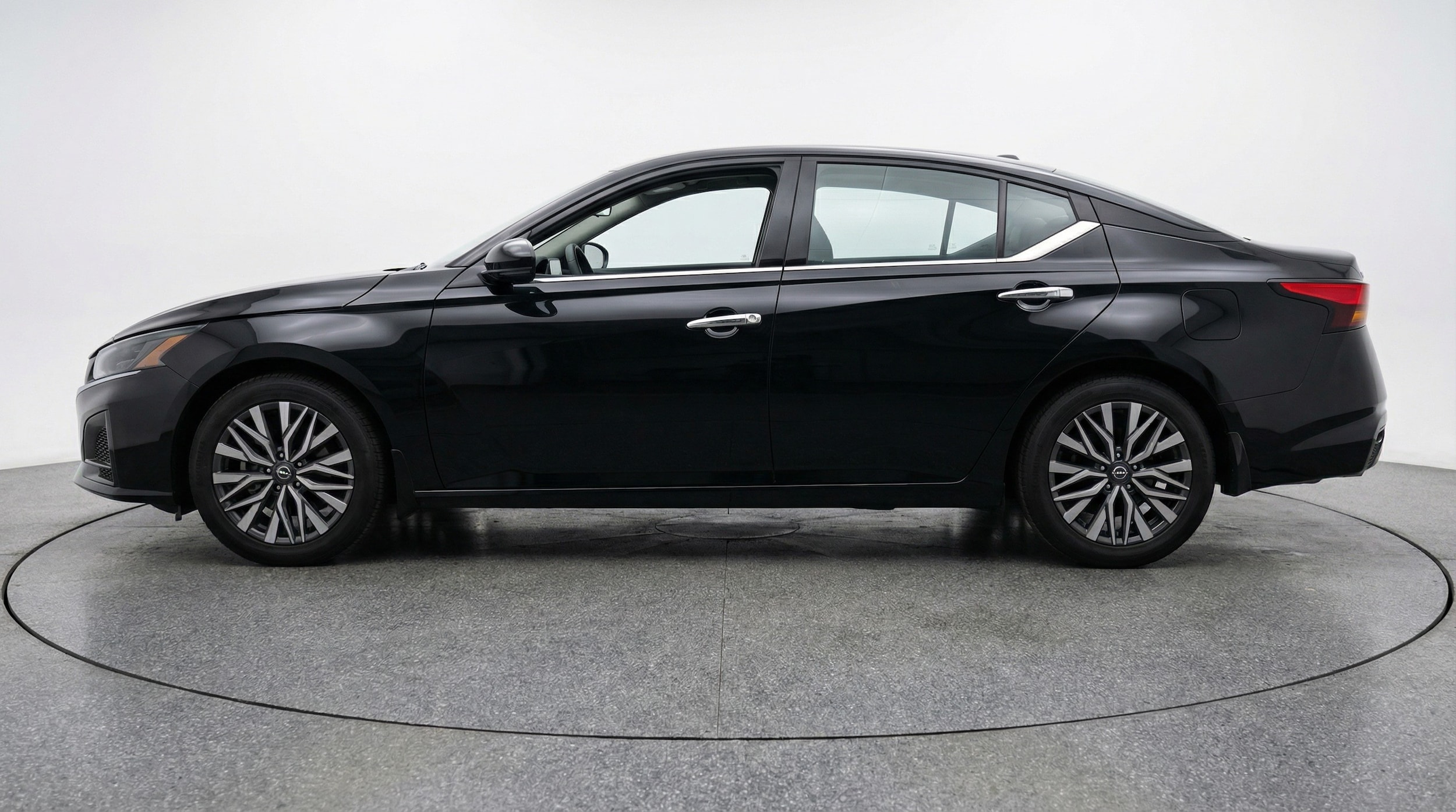 Thumbnail: 2025 Nissan Altima - 4