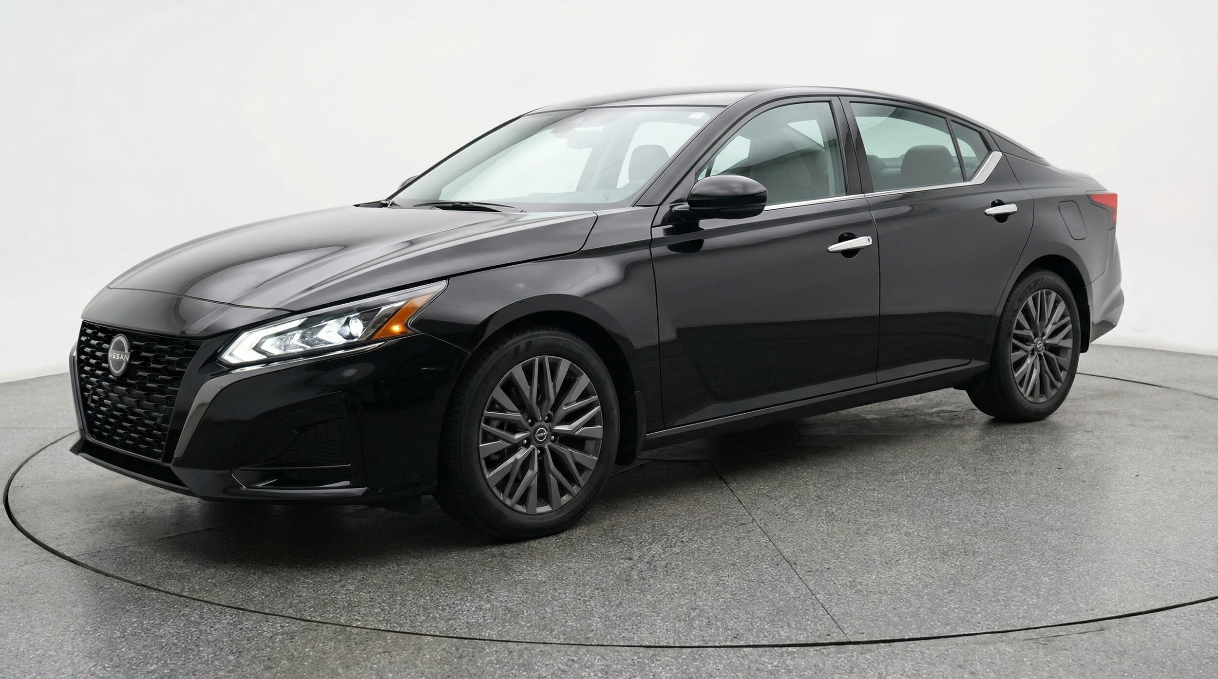 Thumbnail: 2025 Nissan Altima - 3