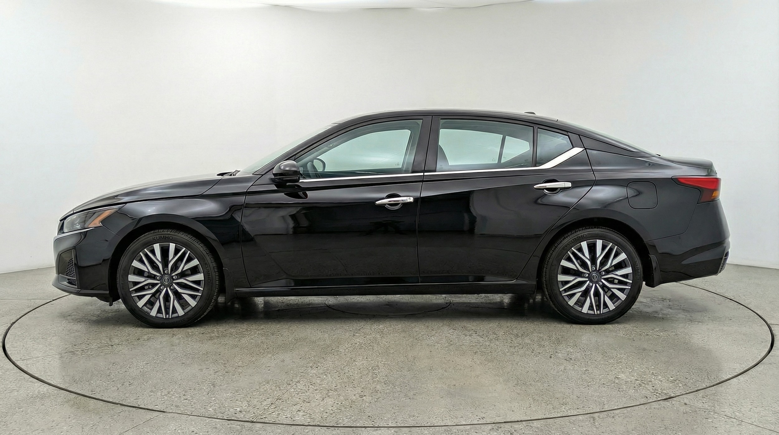 Thumbnail: 2025 Nissan Altima - 4