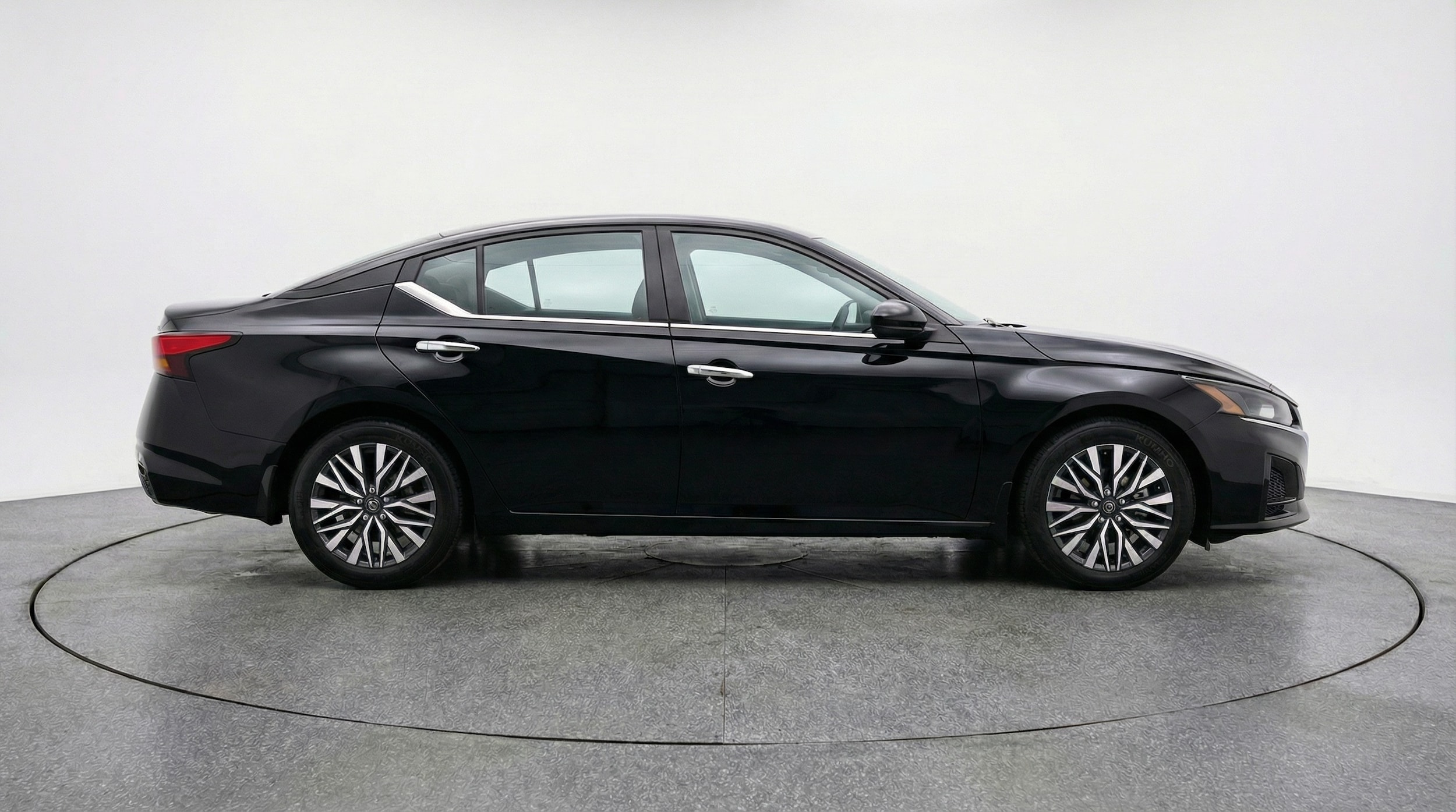 Thumbnail: 2025 Nissan Altima - 8