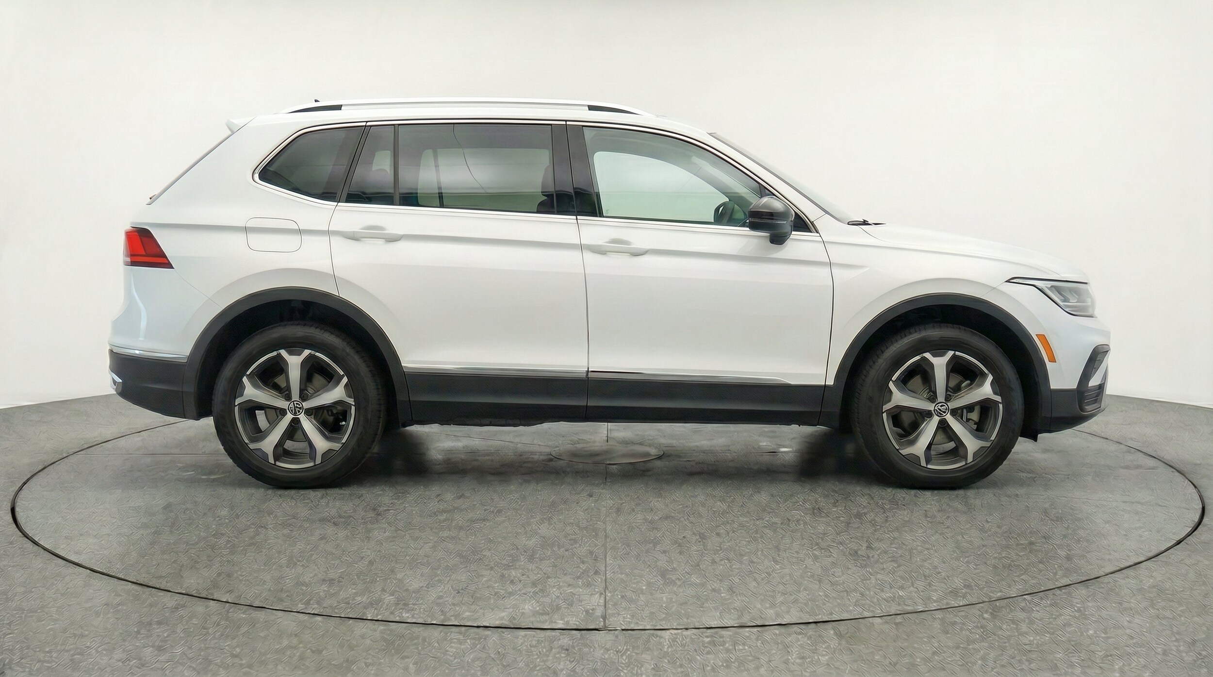 Thumbnail: 2026 Volkswagen Tiguan - 11