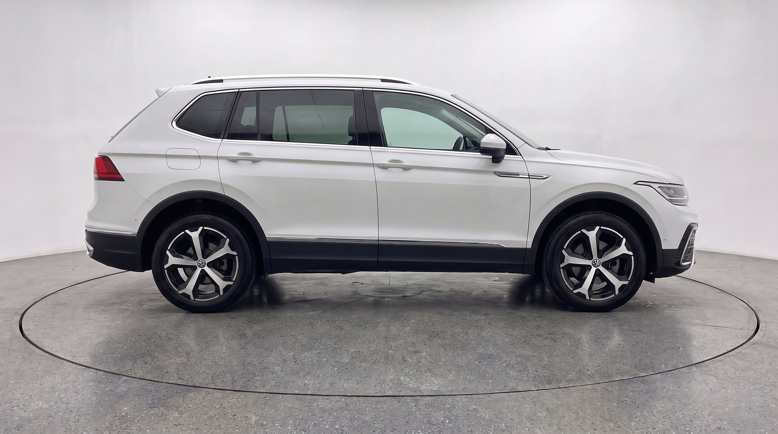 Thumbnail: 2026 Volkswagen Tiguan - 11