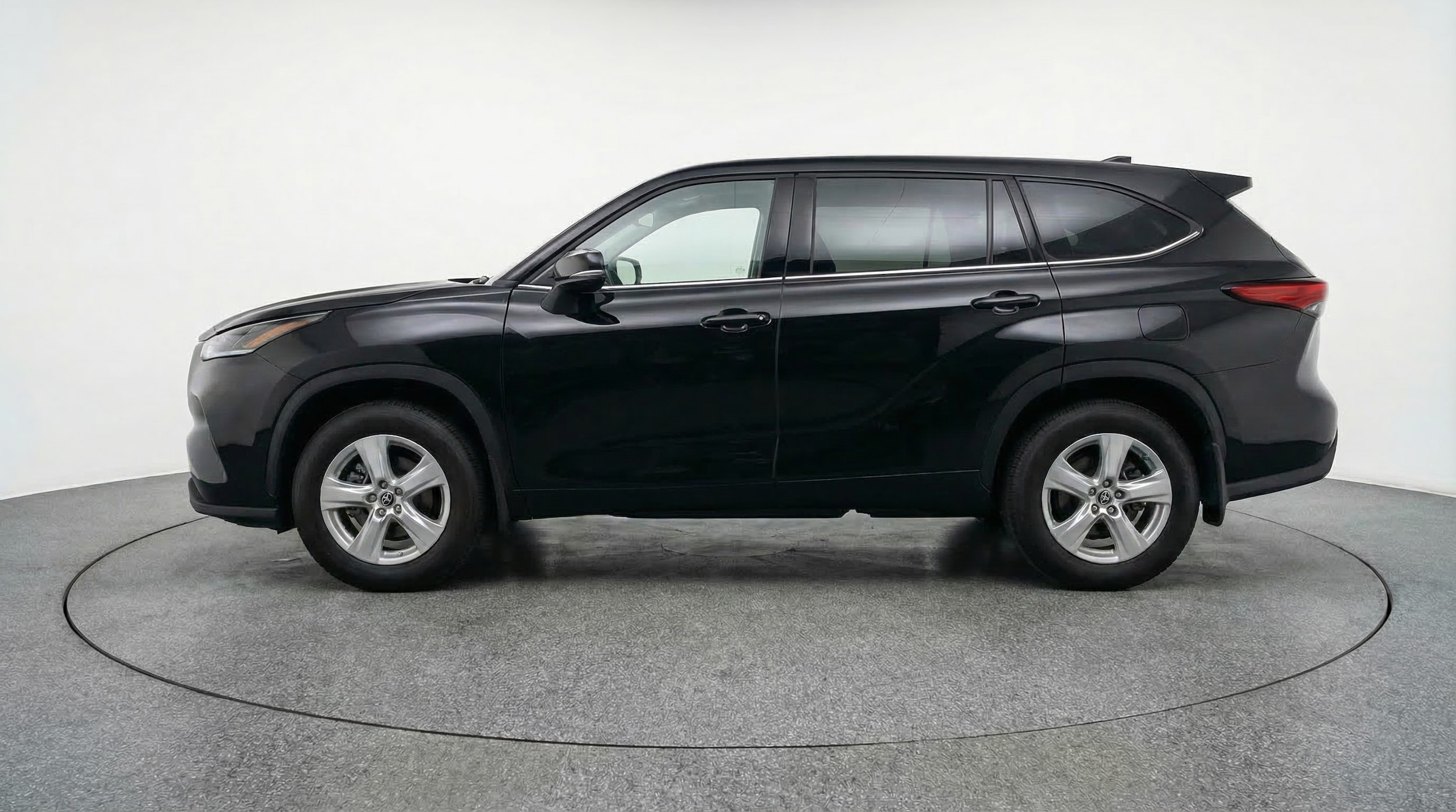 Thumbnail: 2025 Toyota Highlander - 4