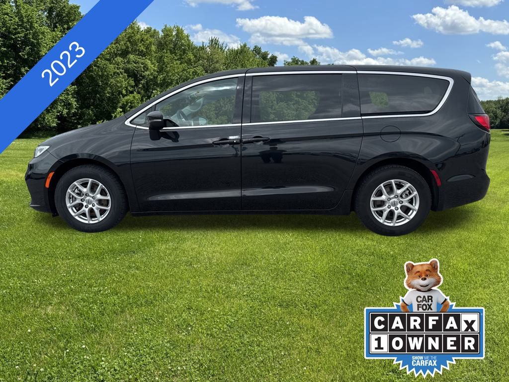Used 2023 Chrysler Pacifica Touring L with VIN 2C4RC1BG1PR591504 for sale in Kansas City