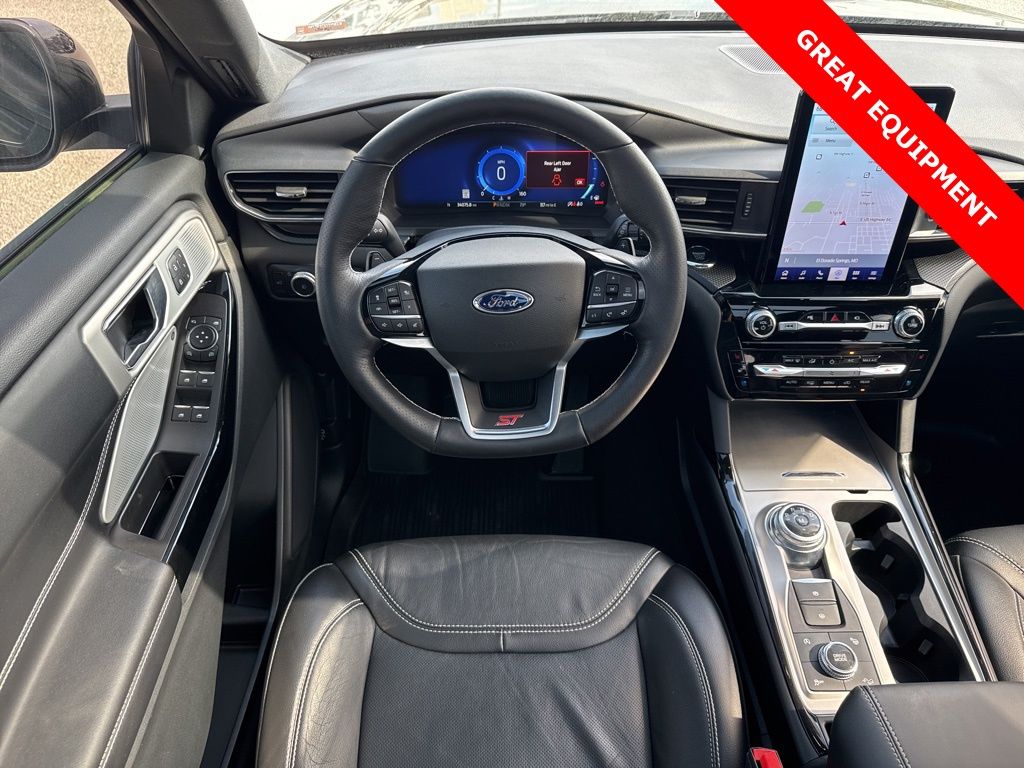 2022 Ford Explorer ST photo 3