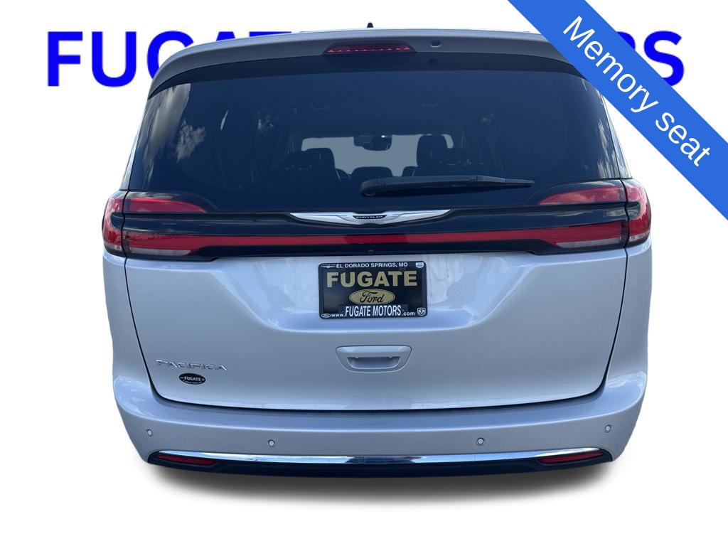 Used 2024 Chrysler Pacifica Touring L Minivan/Van