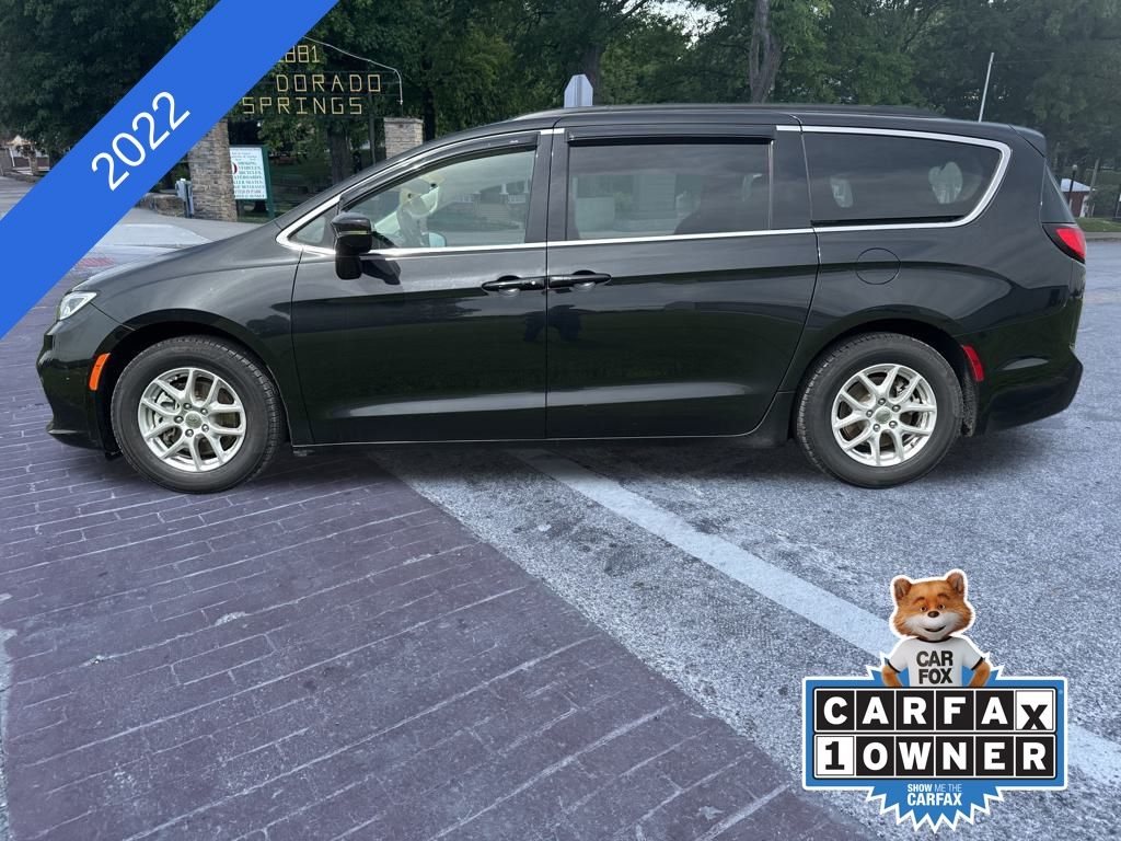 Used 2022 Chrysler Pacifica Touring L with VIN 2C4RC1BG9NR150135 for sale in El Dorado Springs, MO