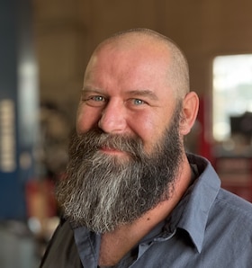 Staff member James Smith from ID_1371b4