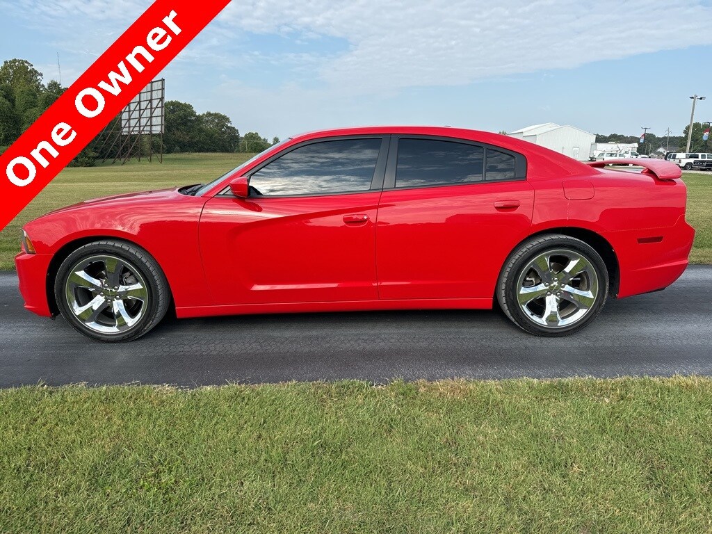 Used 2014 Dodge Charger SXT with VIN 2C3CDXHG6EH282664 for sale in Kansas City