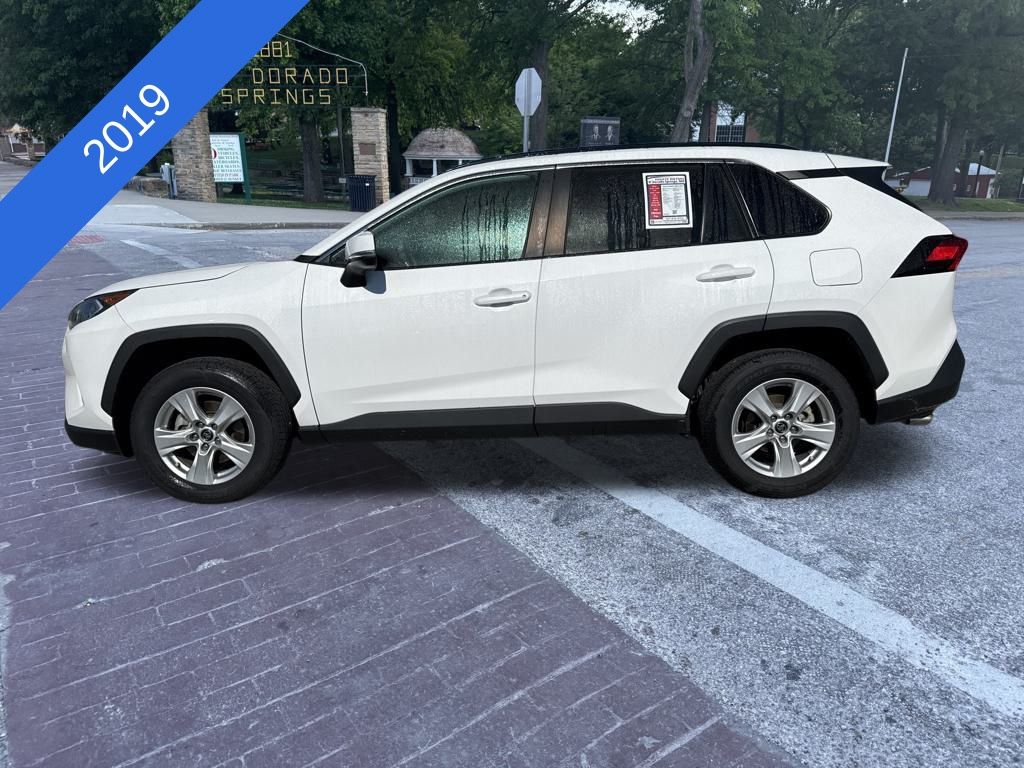 Used 2019 Toyota RAV4 XLE with VIN 2T3W1RFV2KW011188 for sale in El Dorado Springs, MO
