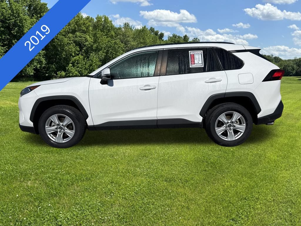 Used 2019 Toyota RAV4 XLE with VIN 2T3W1RFV2KW011188 for sale in Kansas City