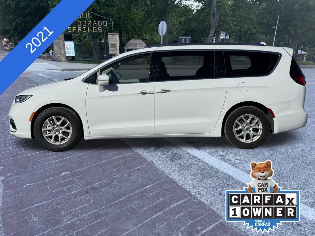 Used 2021 Chrysler Pacifica Touring L with VIN 2C4RC1BG2MR584525 for sale in Kansas City