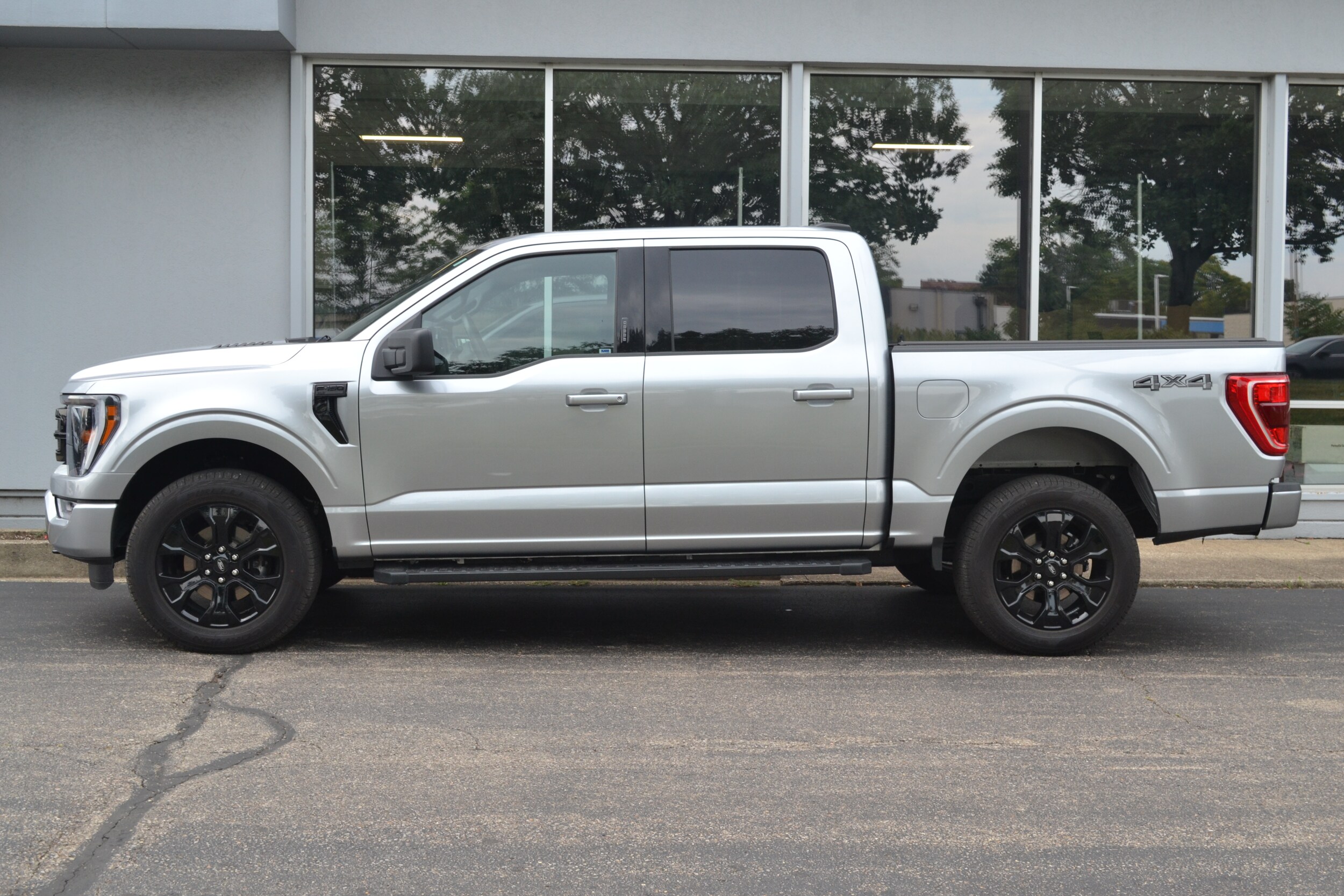 2022 Ford F-150 photo 2