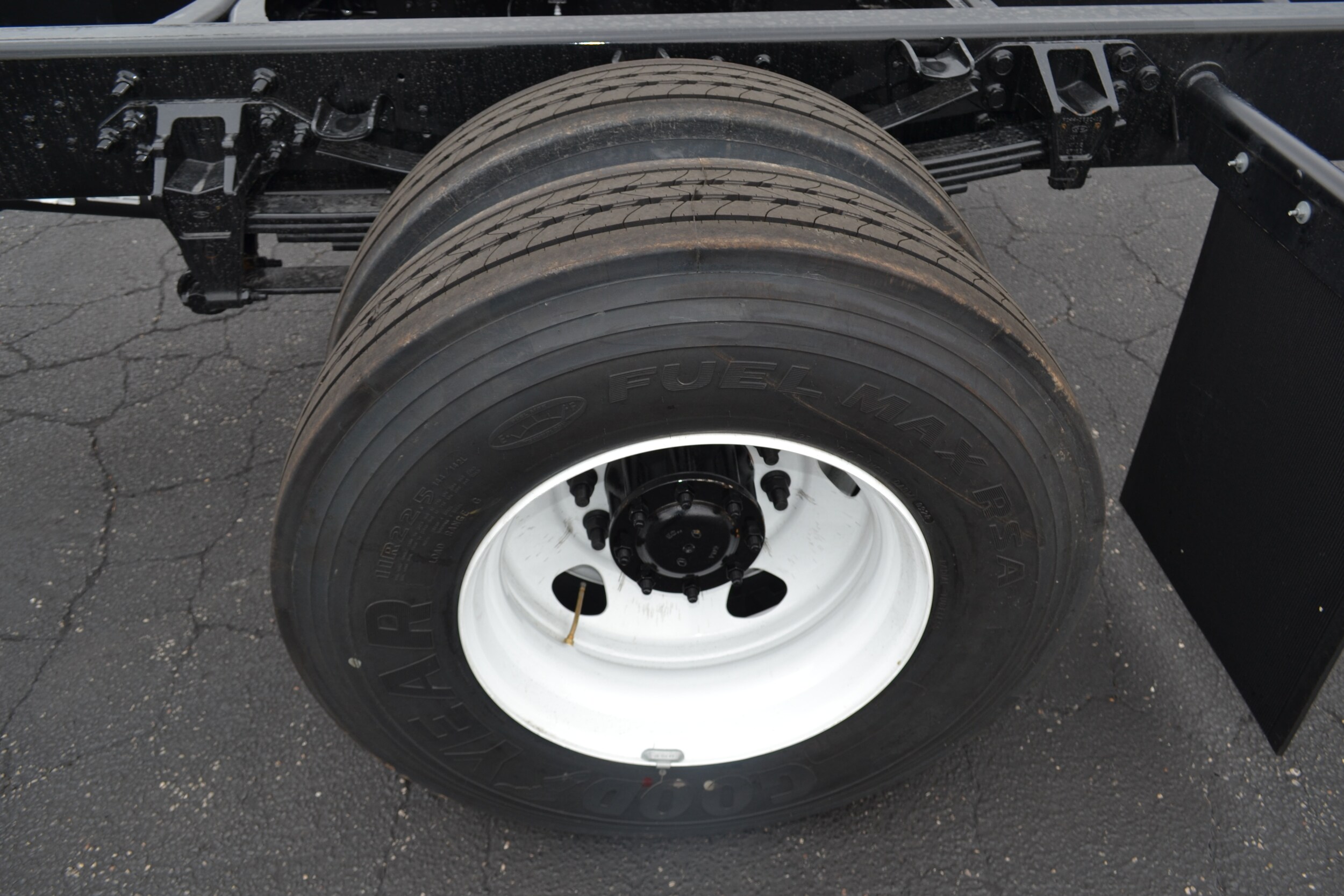 2025 Ford F-750 SuperCab photo 4