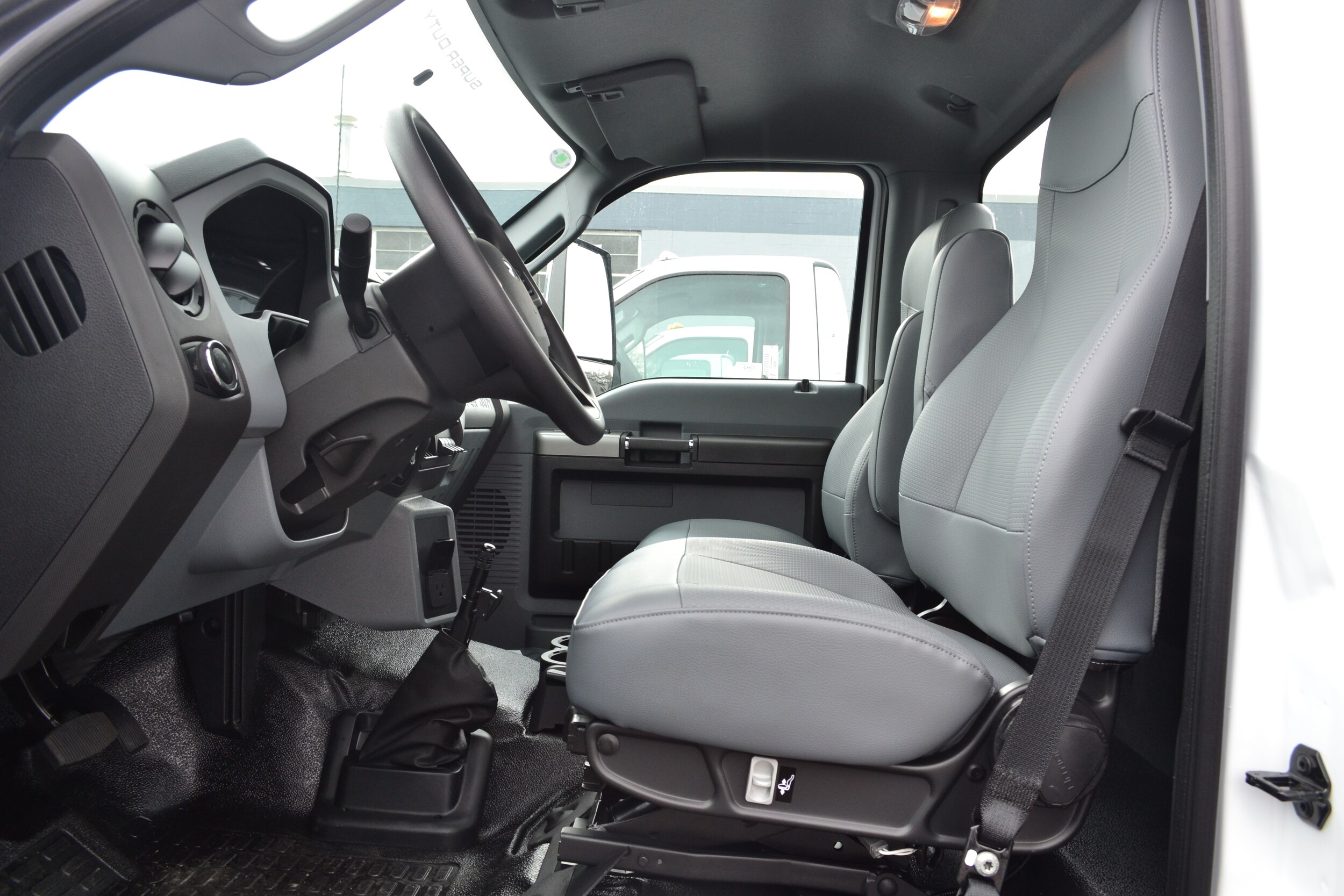 2025 Ford F-750 SuperCab photo 3