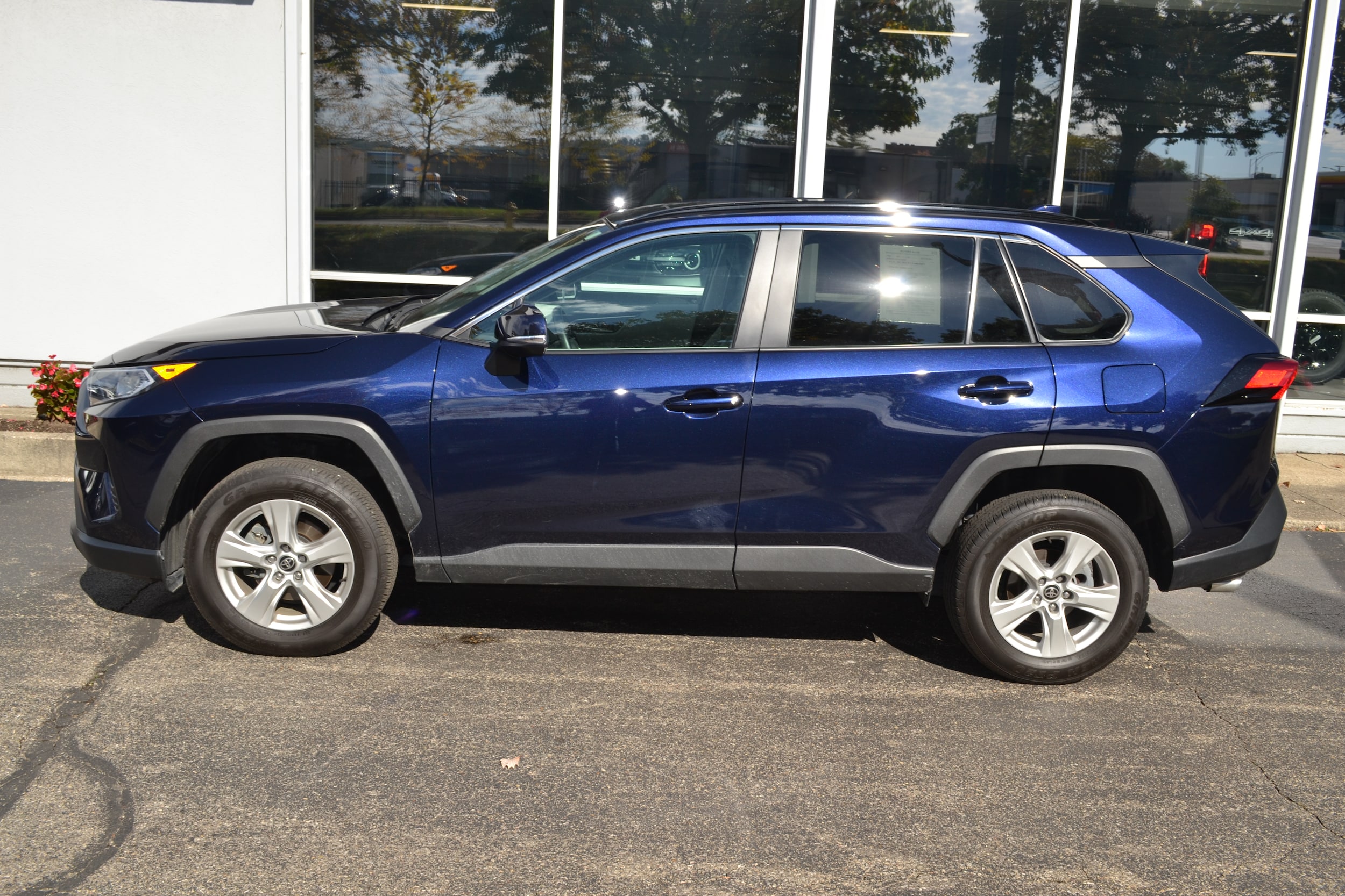 Used 2021 Toyota RAV4 XLE with VIN 2T3P1RFV0MW197644 for sale in Cincinnati, OH