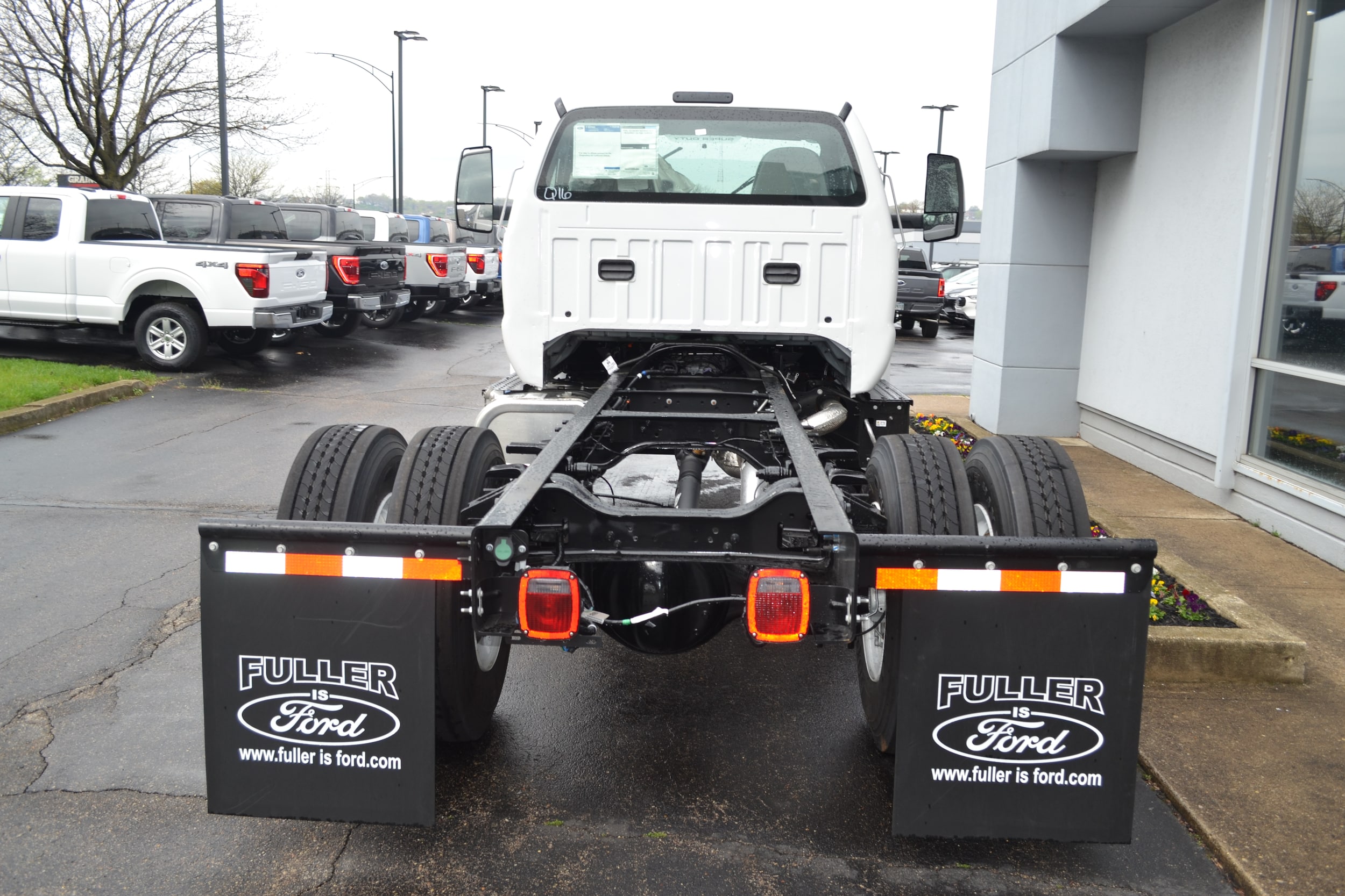 2025 Ford F-750 SuperCab photo 3