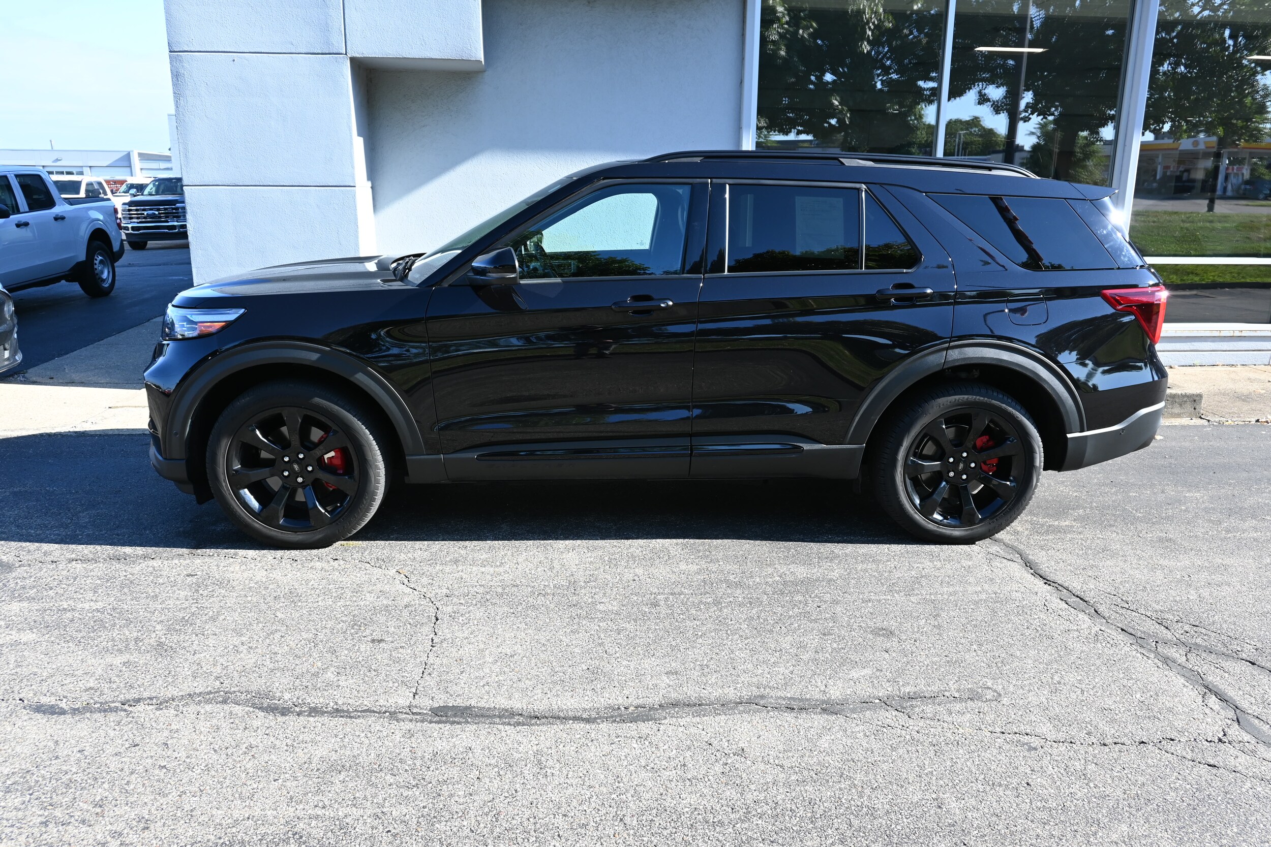 2022 Ford Explorer ST photo 2