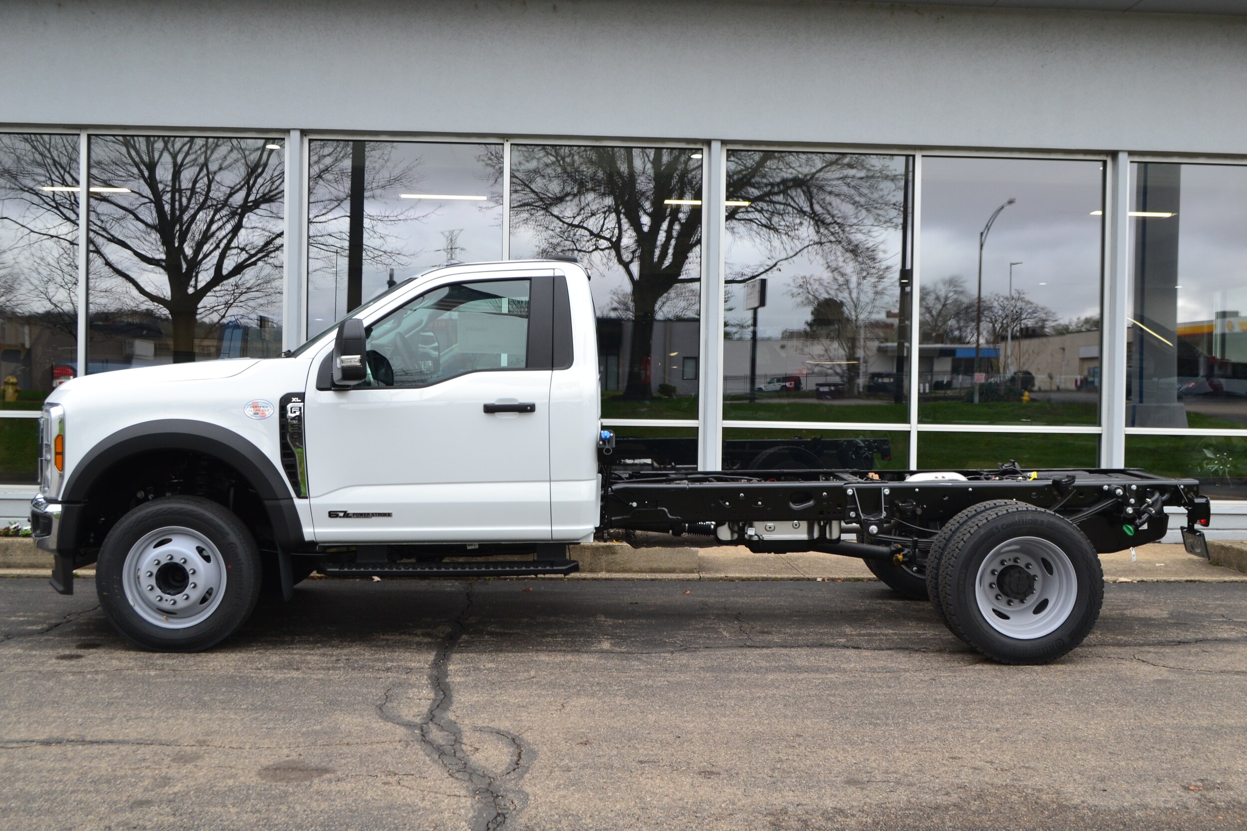 2025 Ford F-450 XL photo 2