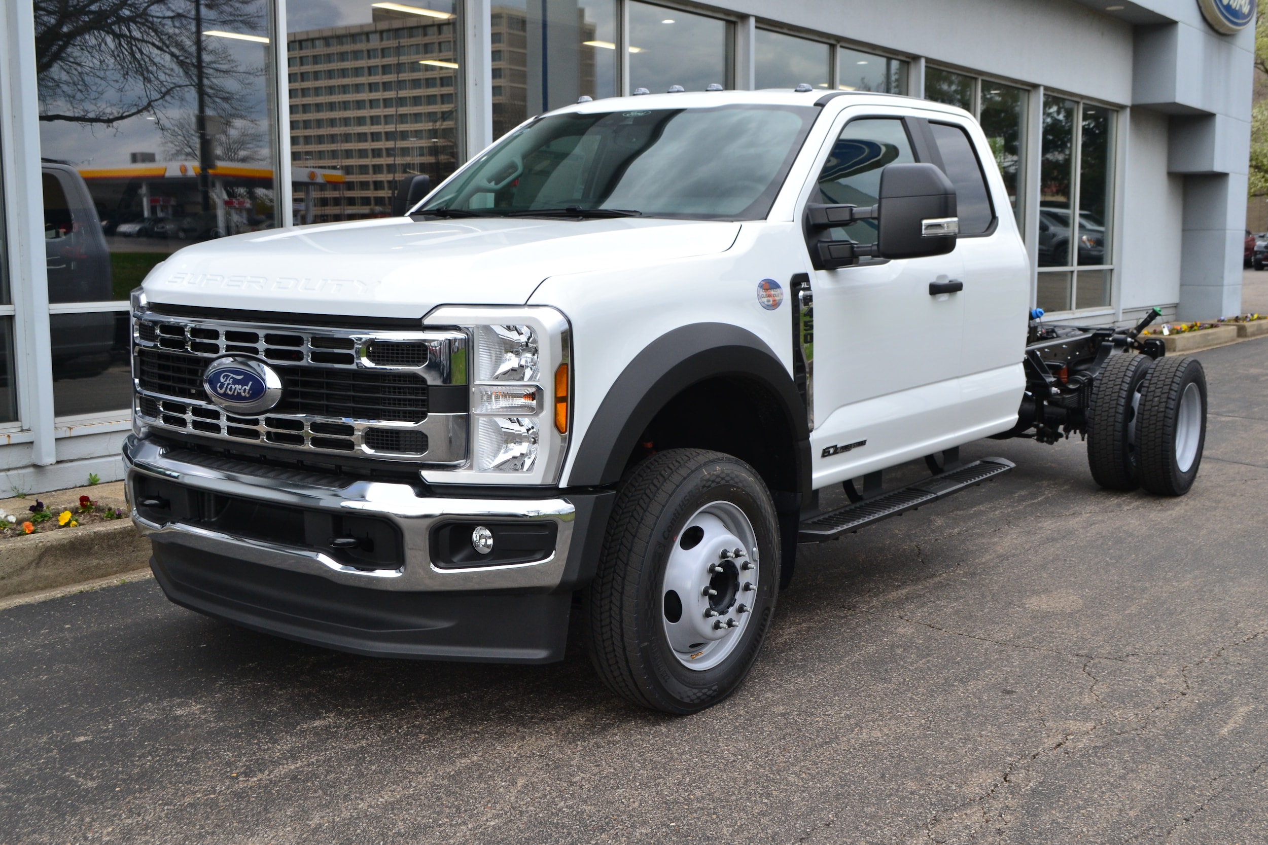 2025 Ford F-450 Super Duty Chassis Cab XL's photo