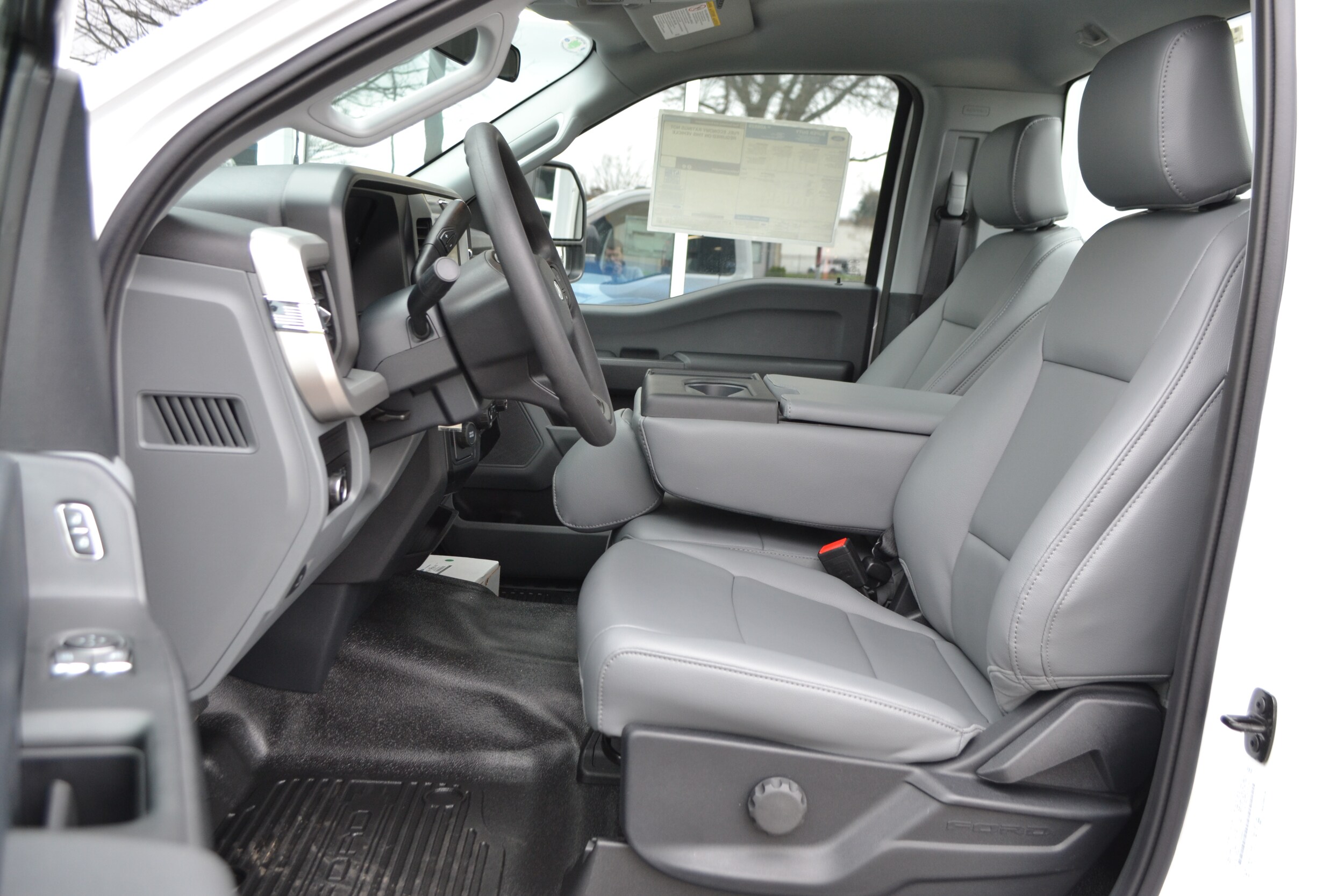 2025 Ford F-450 XL photo 4