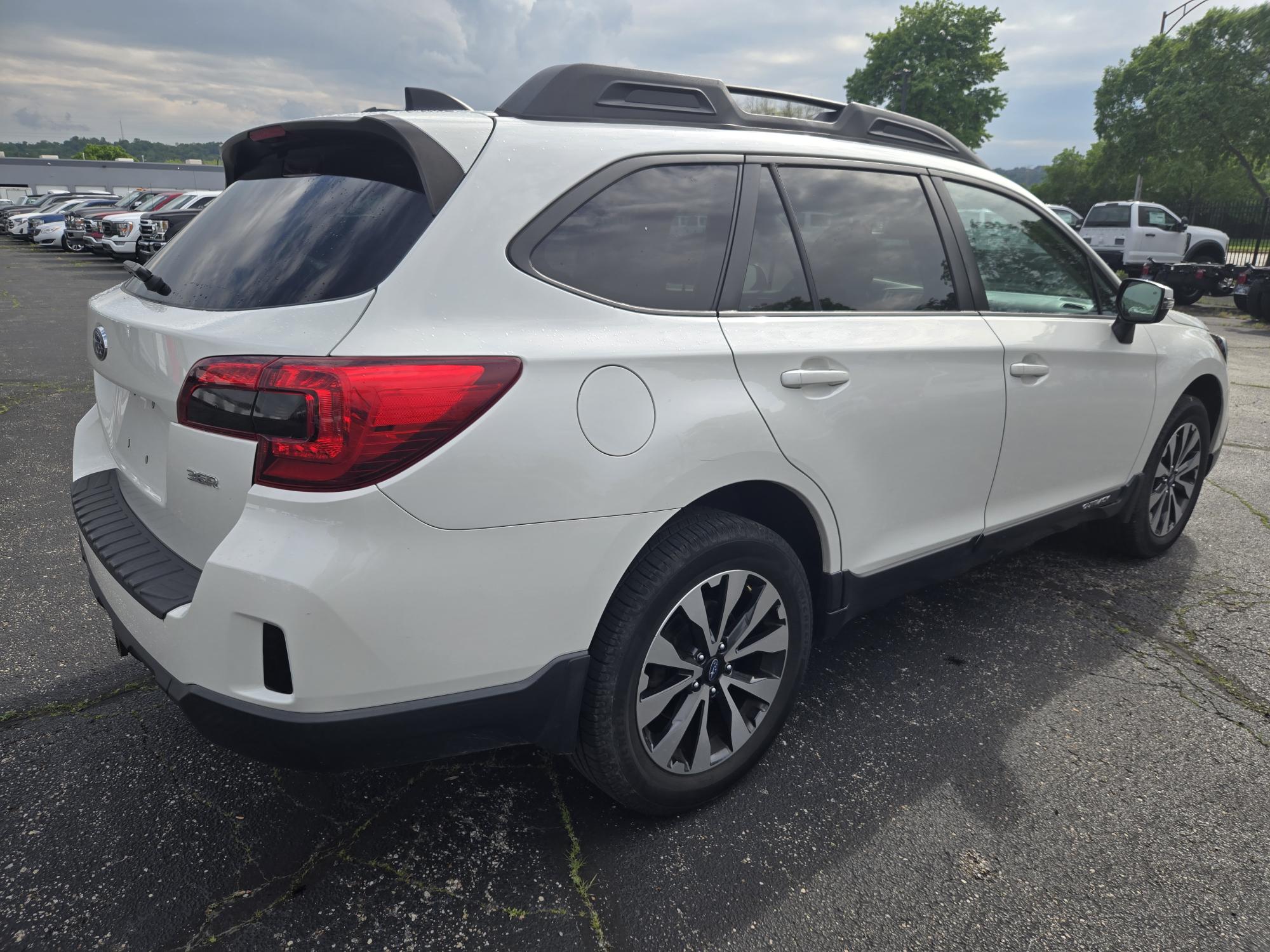 2016 Subaru Outback 3.6R Limited photo 4