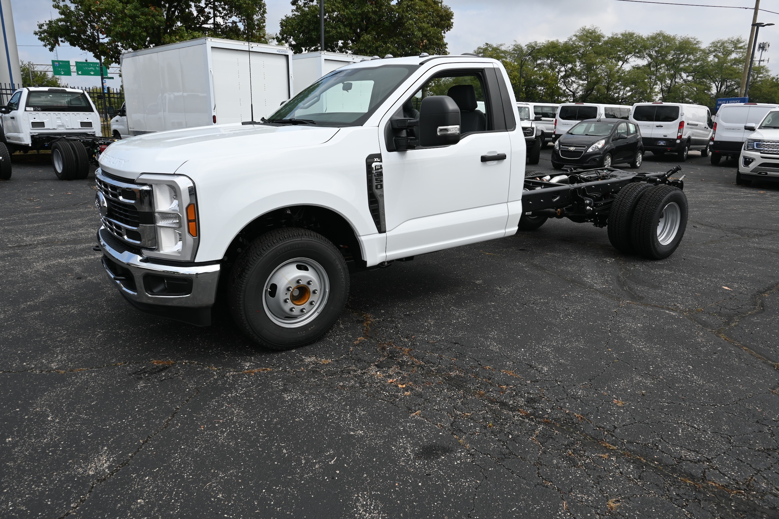 2026 Ford F-350 Super Duty Chassis Cab XL's photo
