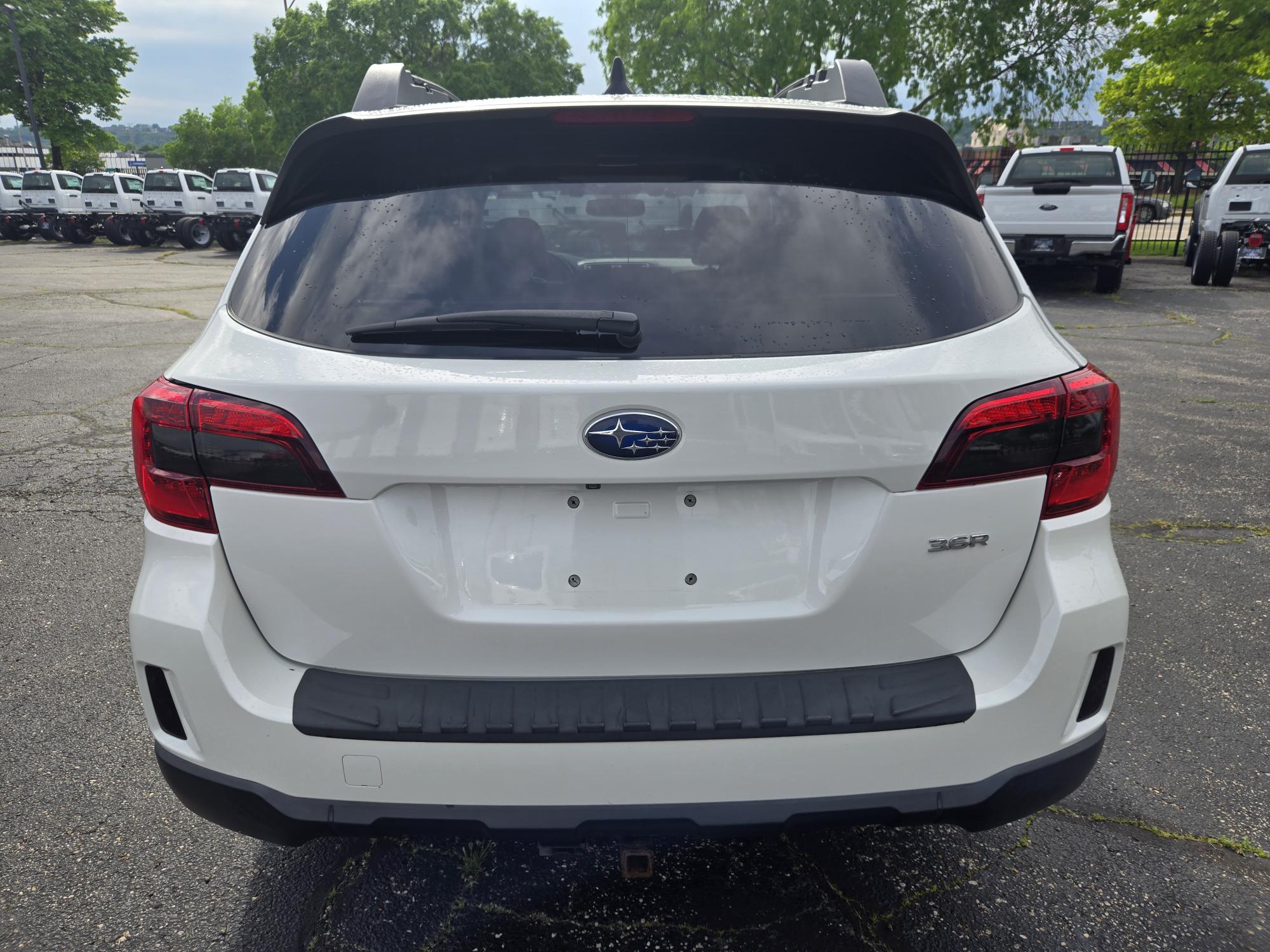 2016 Subaru Outback 3.6R Limited photo 3