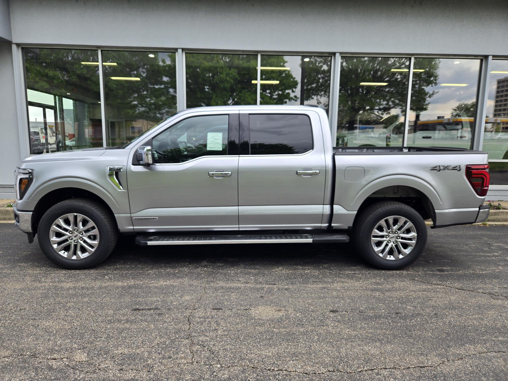 2025 Ford F-150 Lariat photo 2