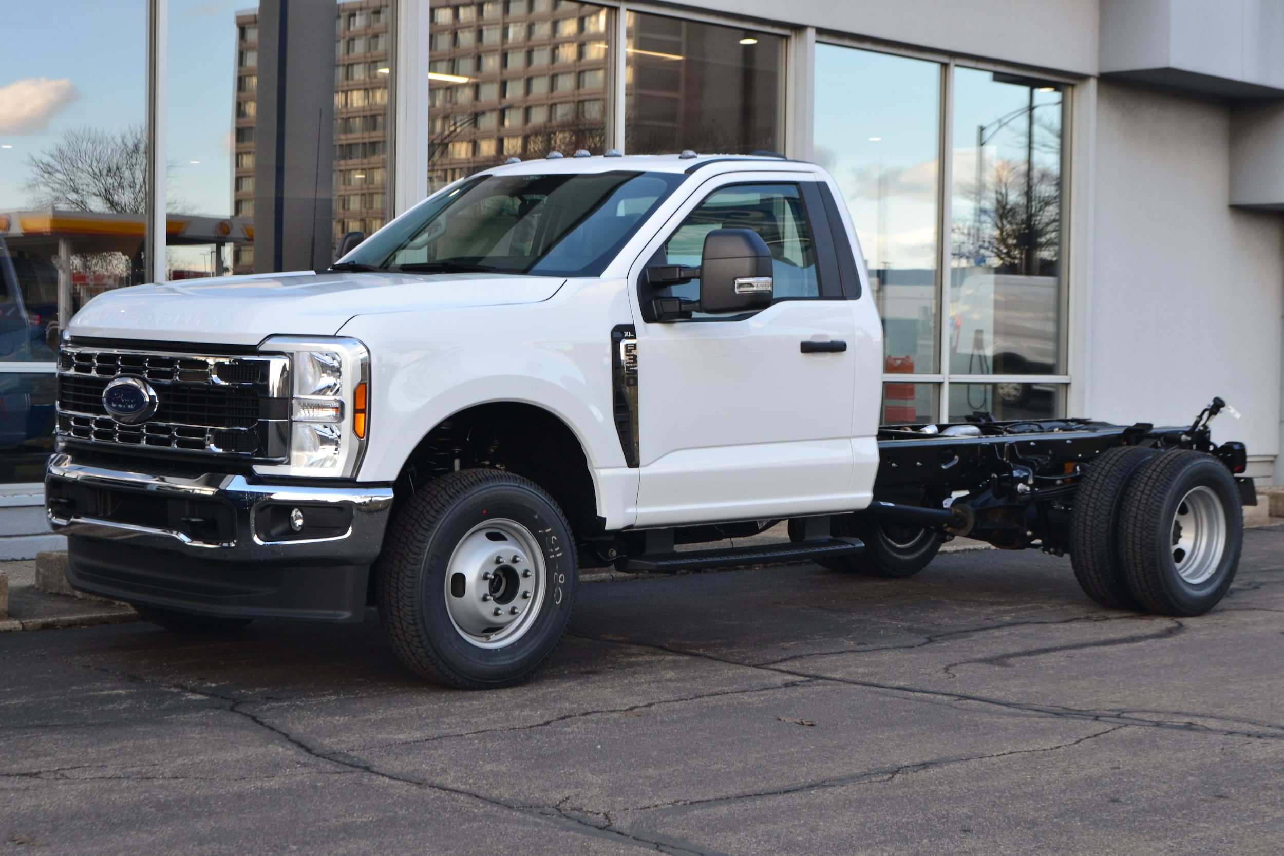 2025 Ford F-350 Super Duty Chassis Cab XL's photo