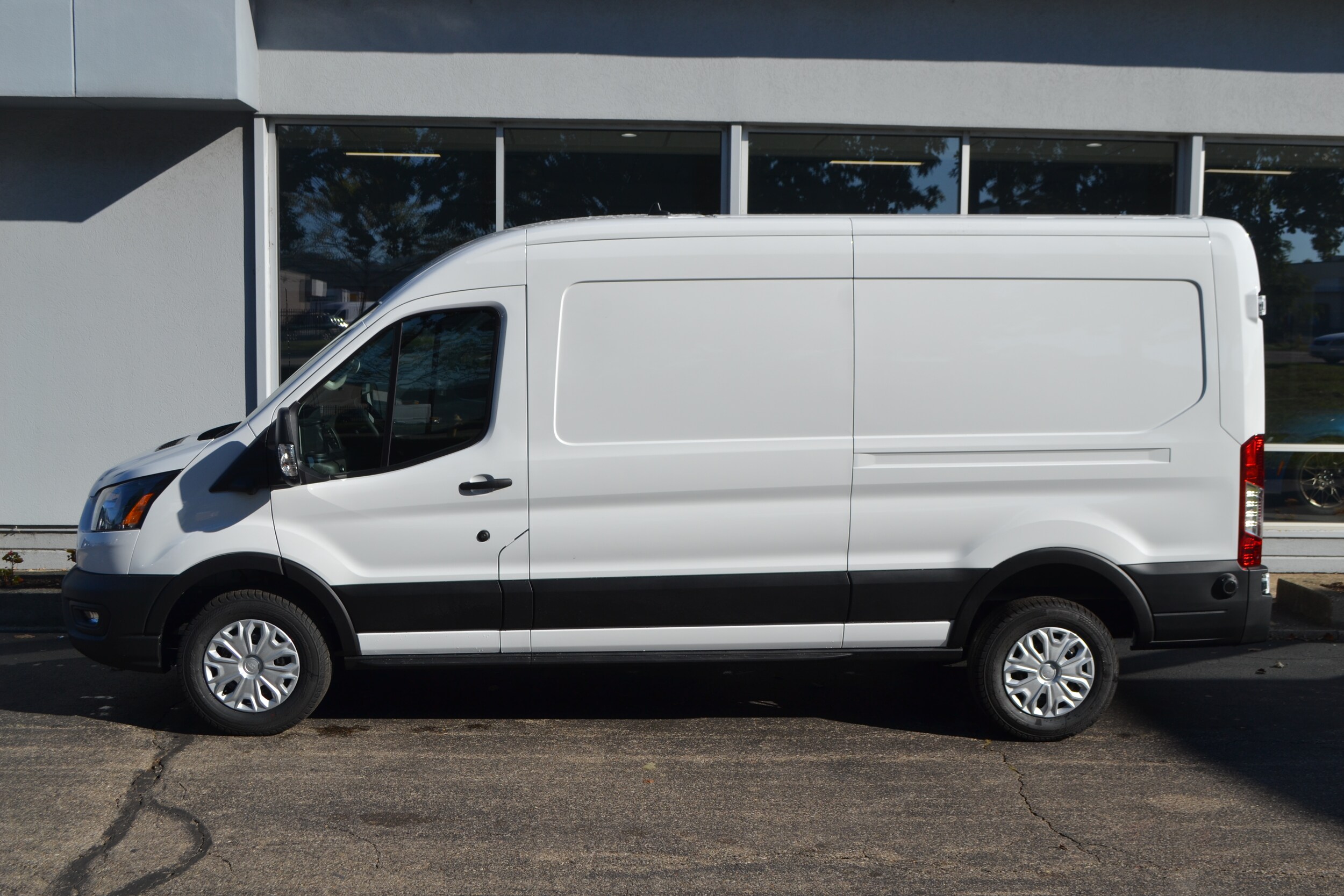 2024 Ford Transit photo 2