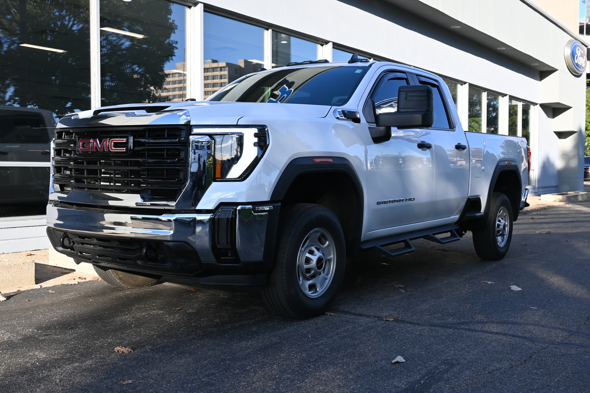 2024 GMC Sierra 2500HD Pro's photo